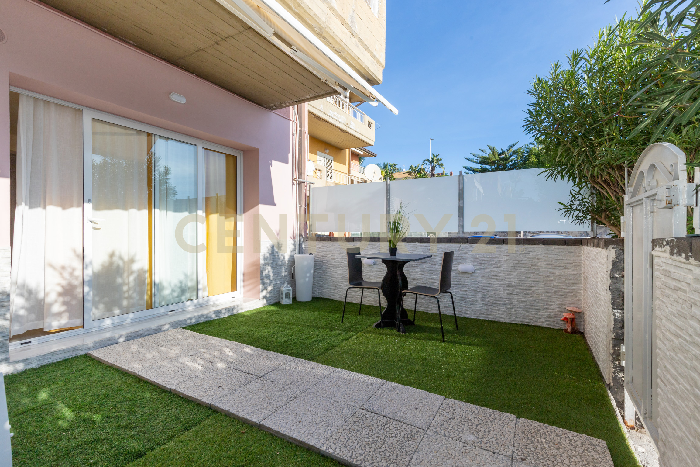 Bilocale con giardino in via ulisse 7, Aci Catena