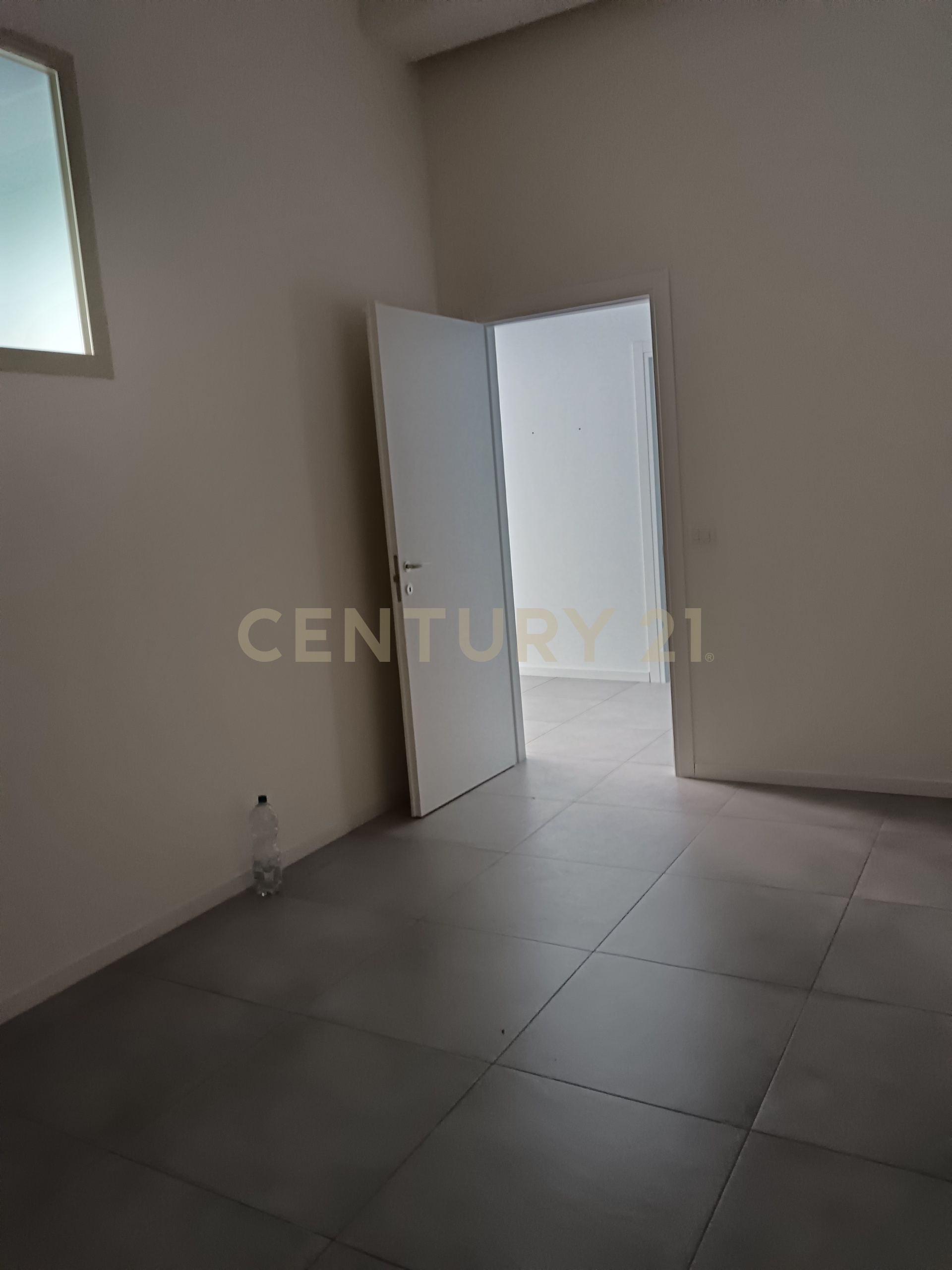 Locale commerciale nuova in via salvatore vigo 132, Acireale