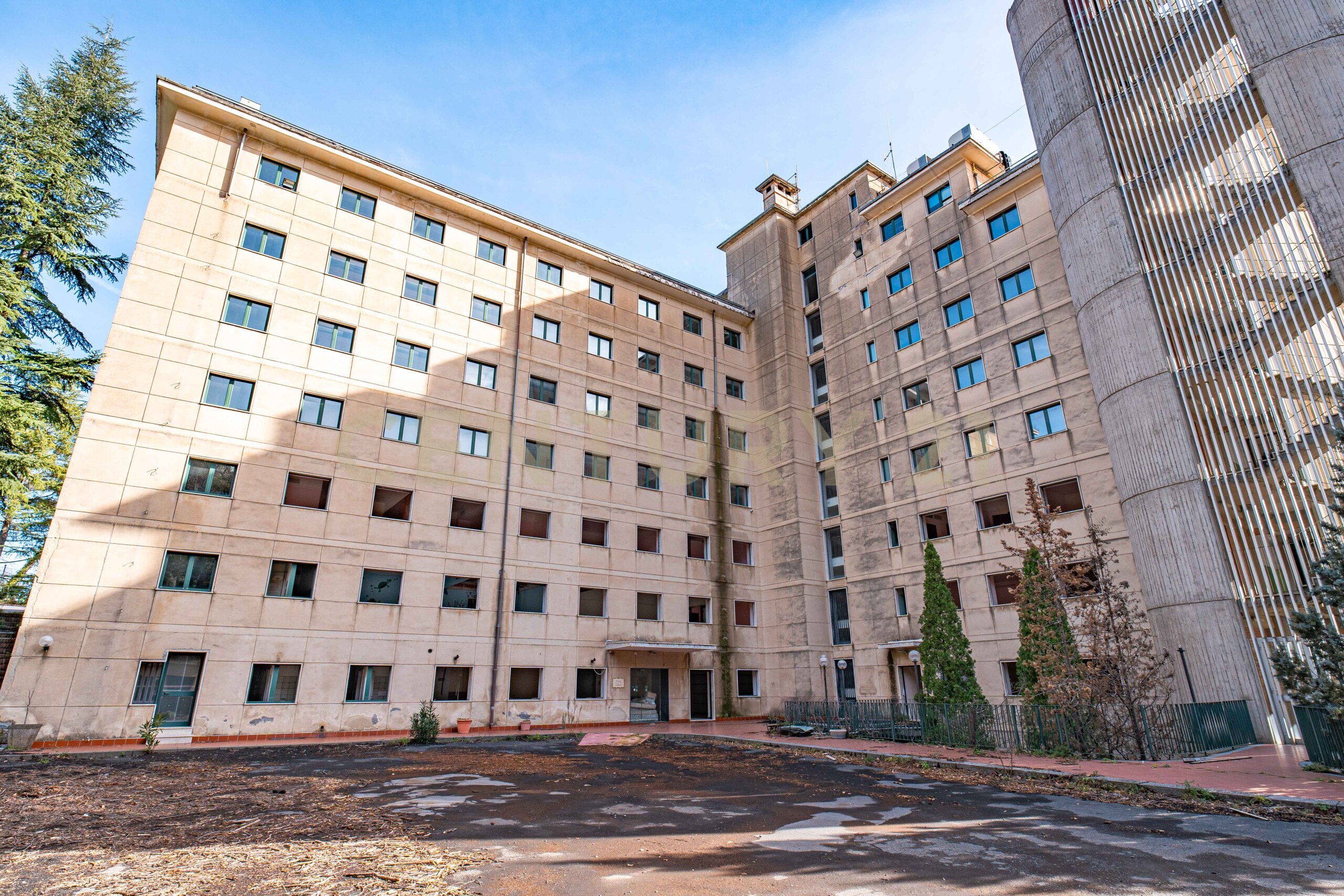 Capannone con giardino in via cassone 75, Zafferana Etnea