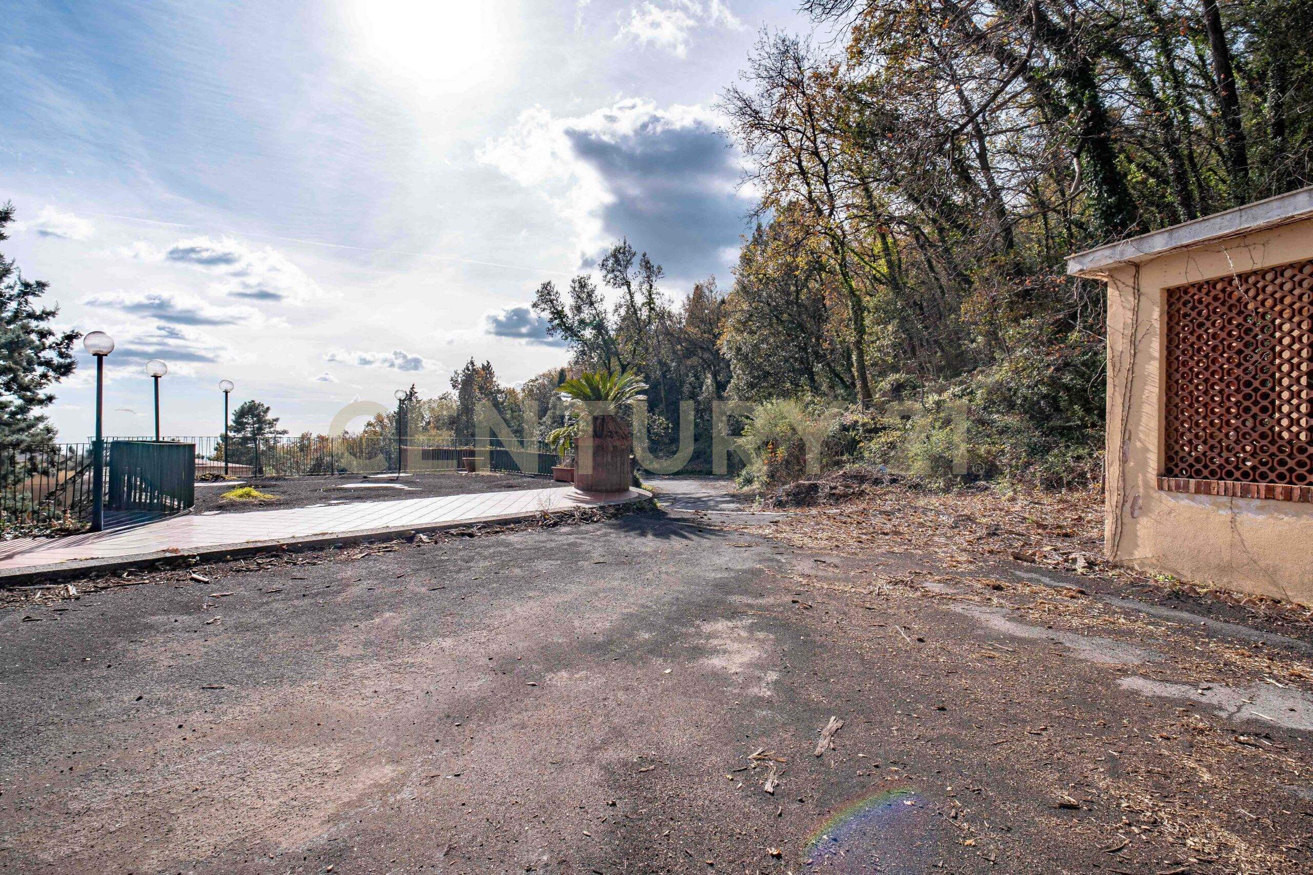 Capannone con giardino in via cassone 75, Zafferana Etnea