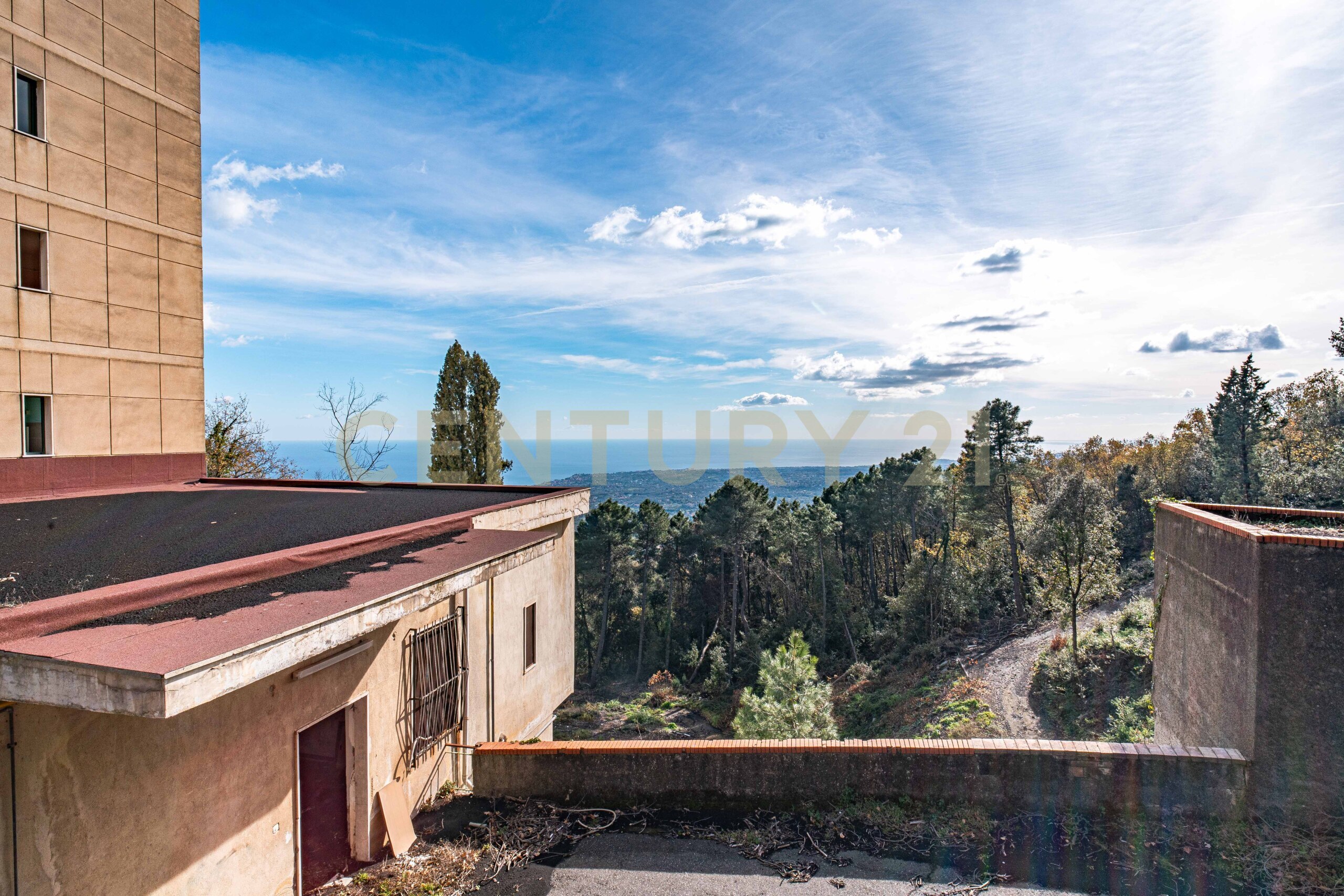 Capannone con giardino in via cassone 75, Zafferana Etnea