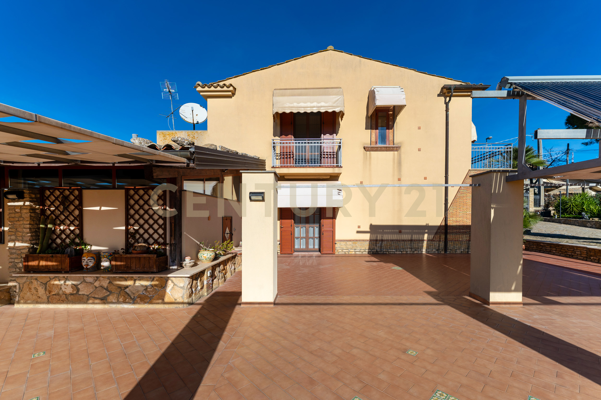 Villa con giardino in via gela 95, Caltagirone