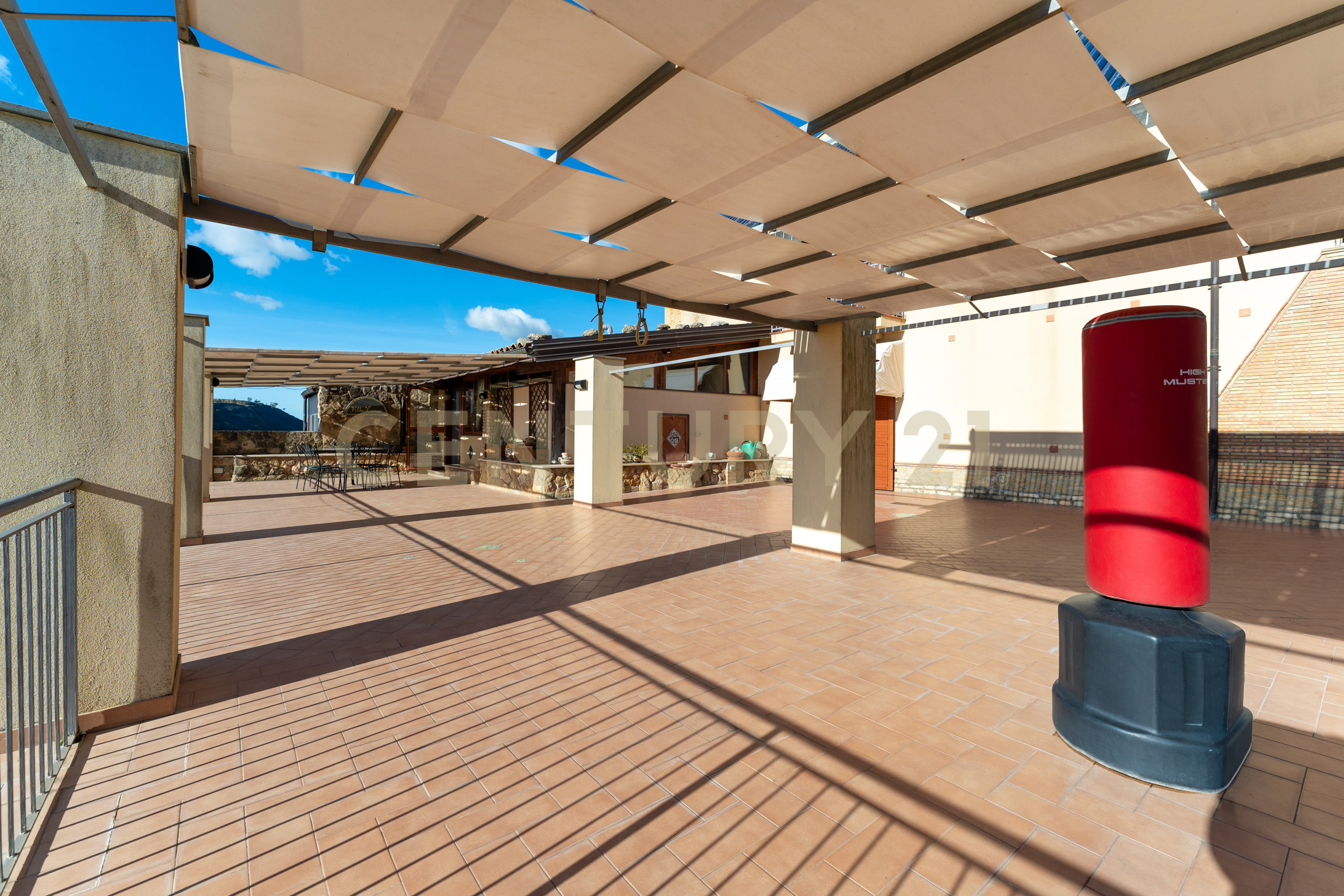 Villa con giardino in via gela 95, Caltagirone