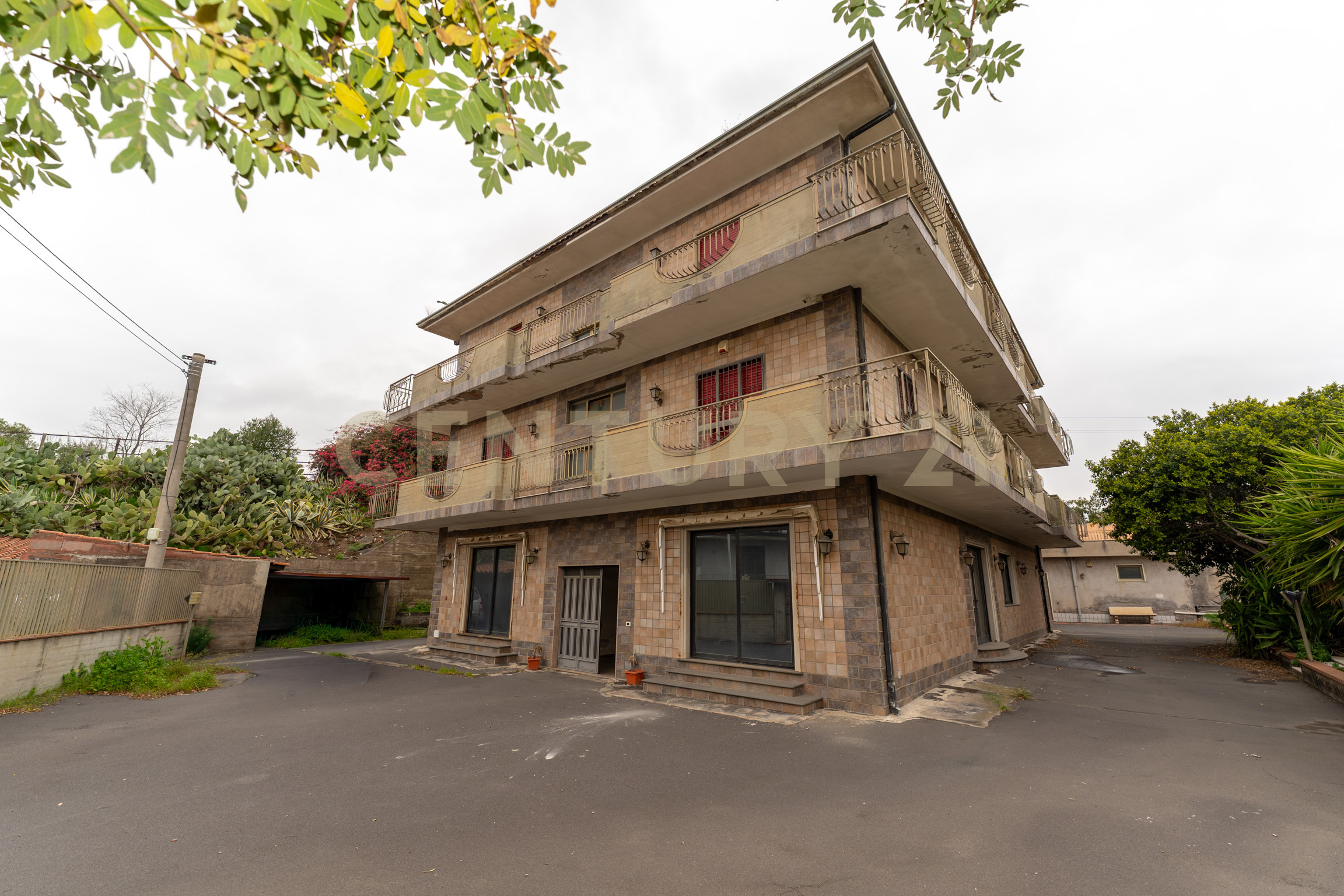 Villa con giardino in via delle camelie 20, Misterbianco