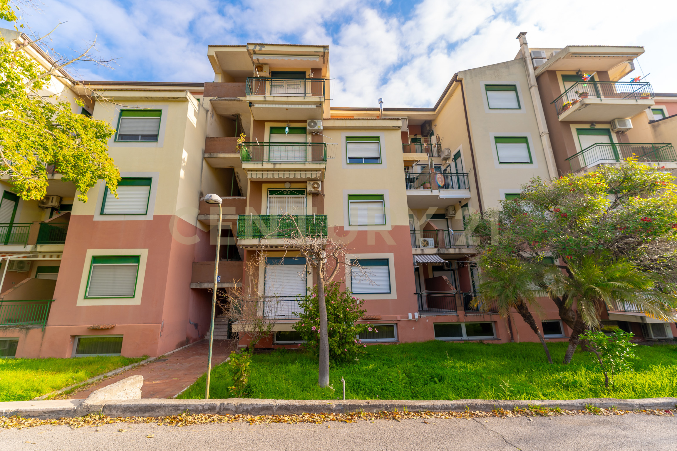 Bilocale con terrazzo in via porticato 177, Giardini-Naxos