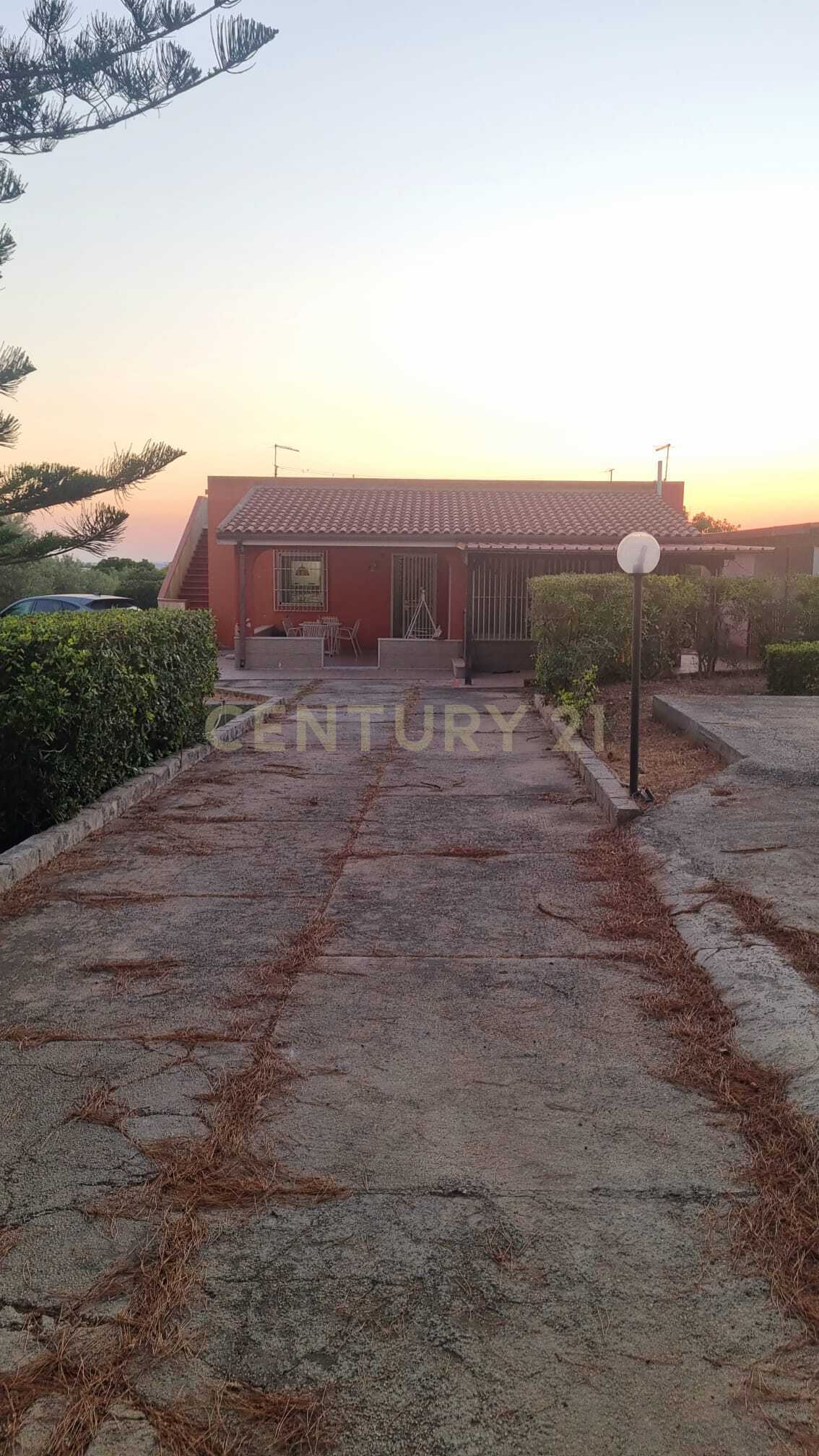 Casa indipendente con giardino a Pachino