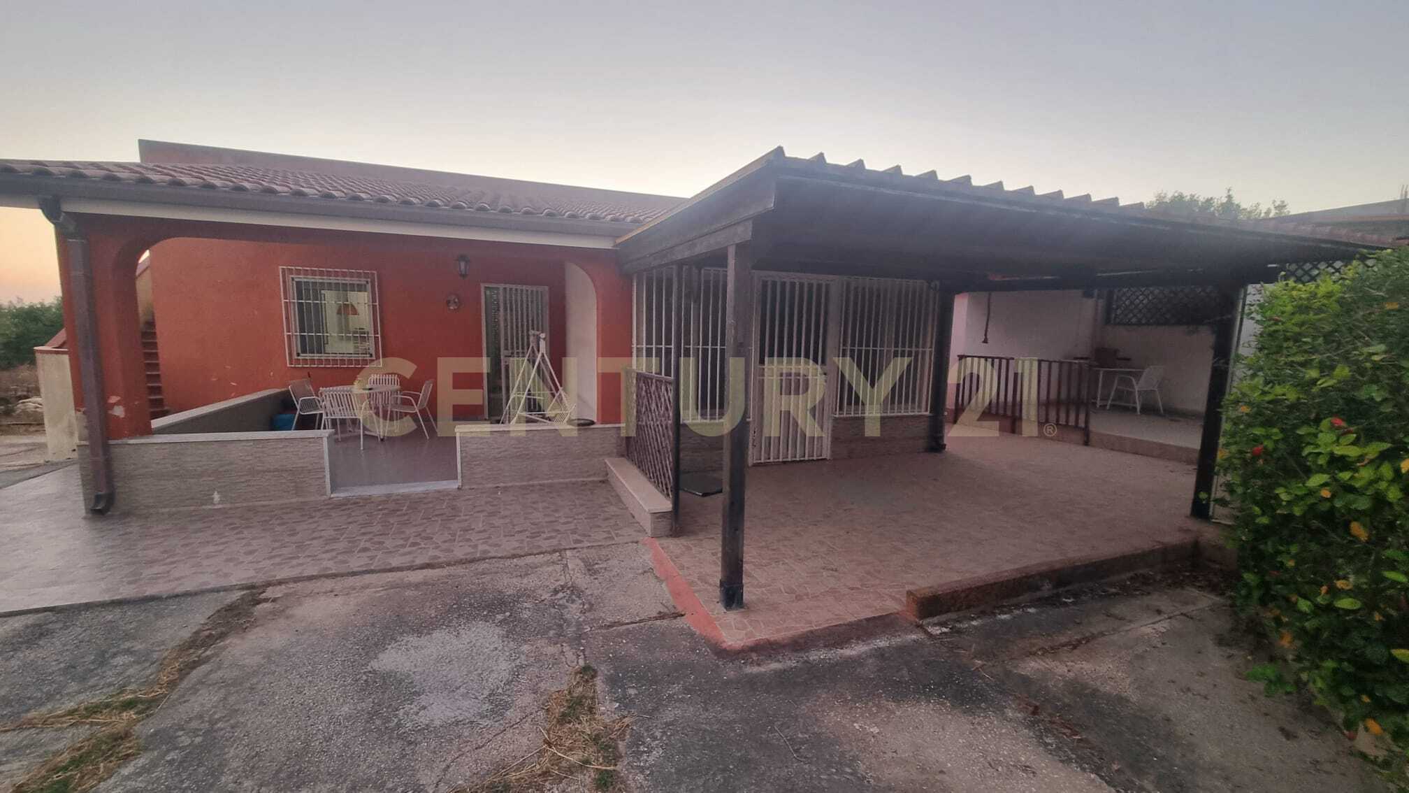 Casa indipendente con giardino a Pachino