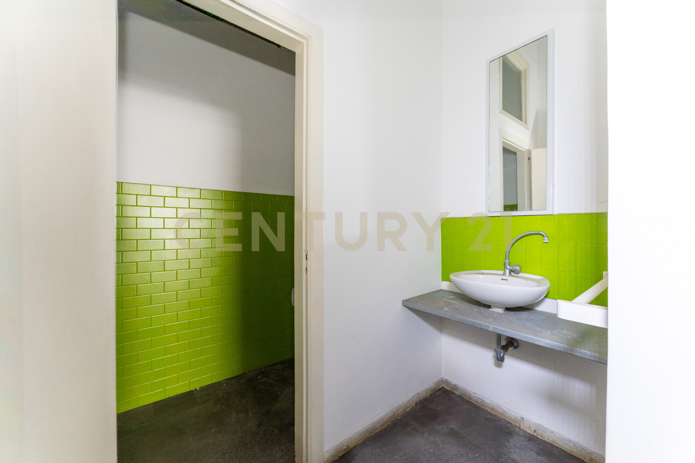 Locale commerciale in affitto in via francesco riso 72/c, Catania