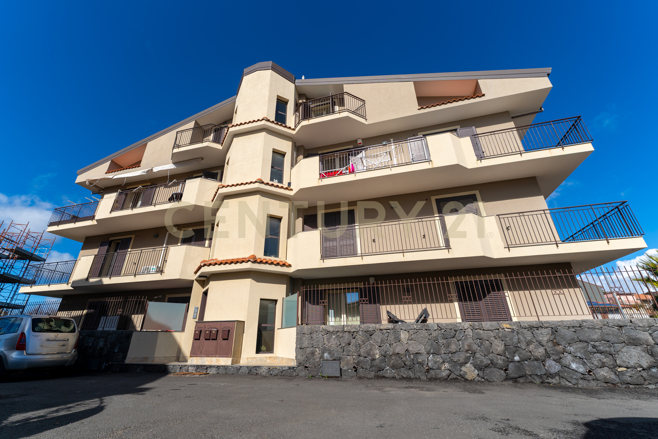 Mansarda con terrazzo in via turati 13, Belpasso