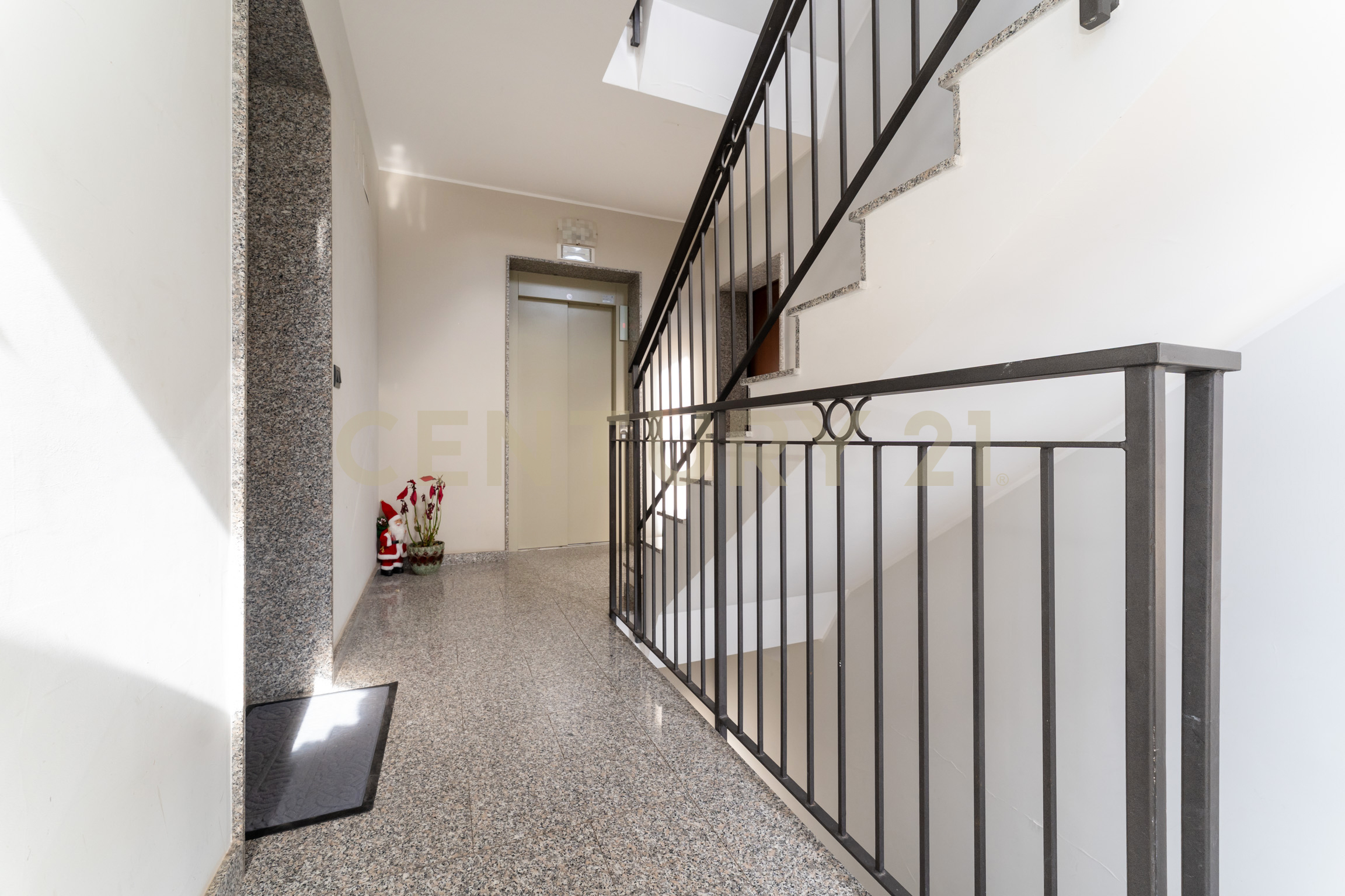 Mansarda con terrazzo in via turati 13, Belpasso