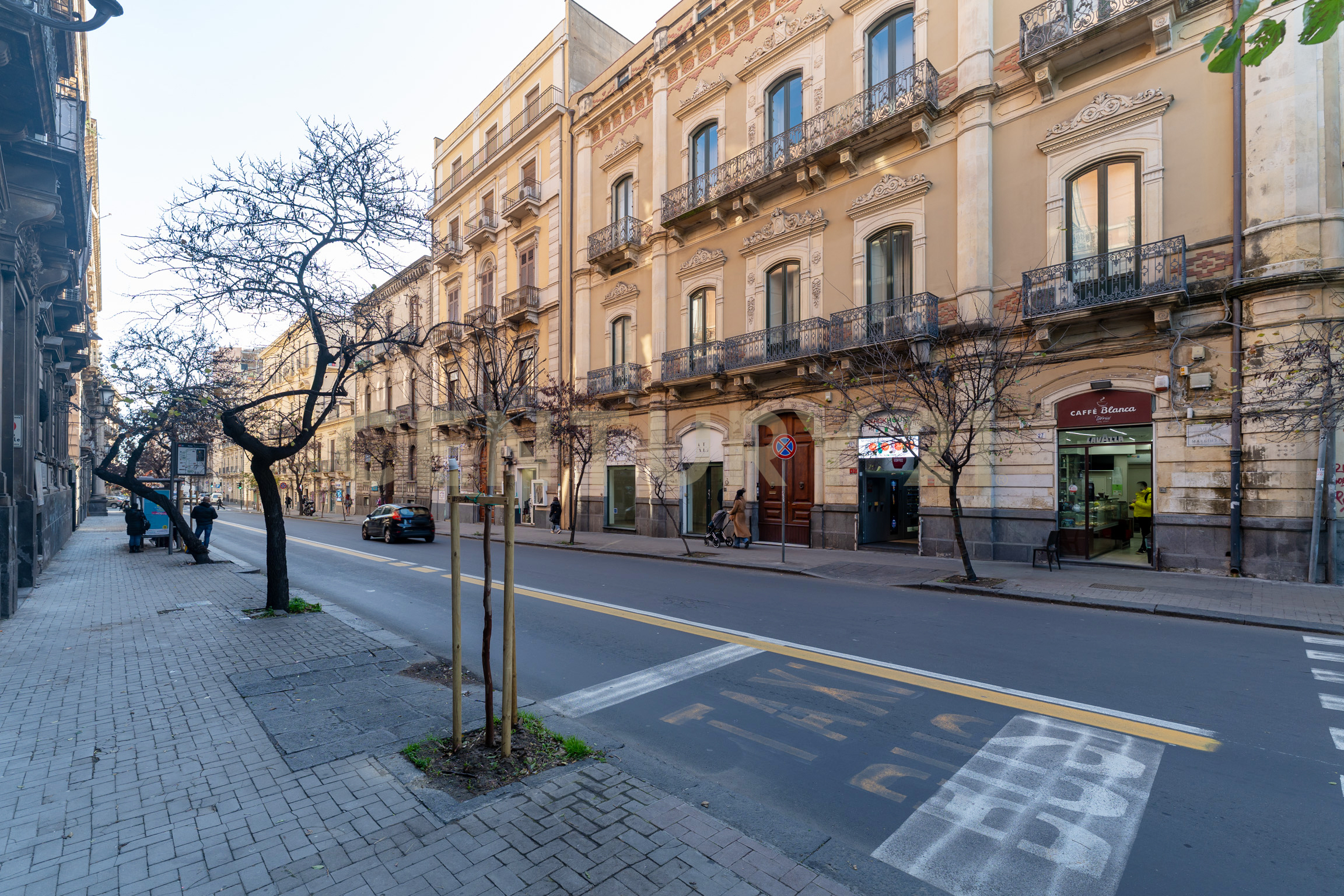 Locale commerciale in affitto in viale regina margherita 19, Catania