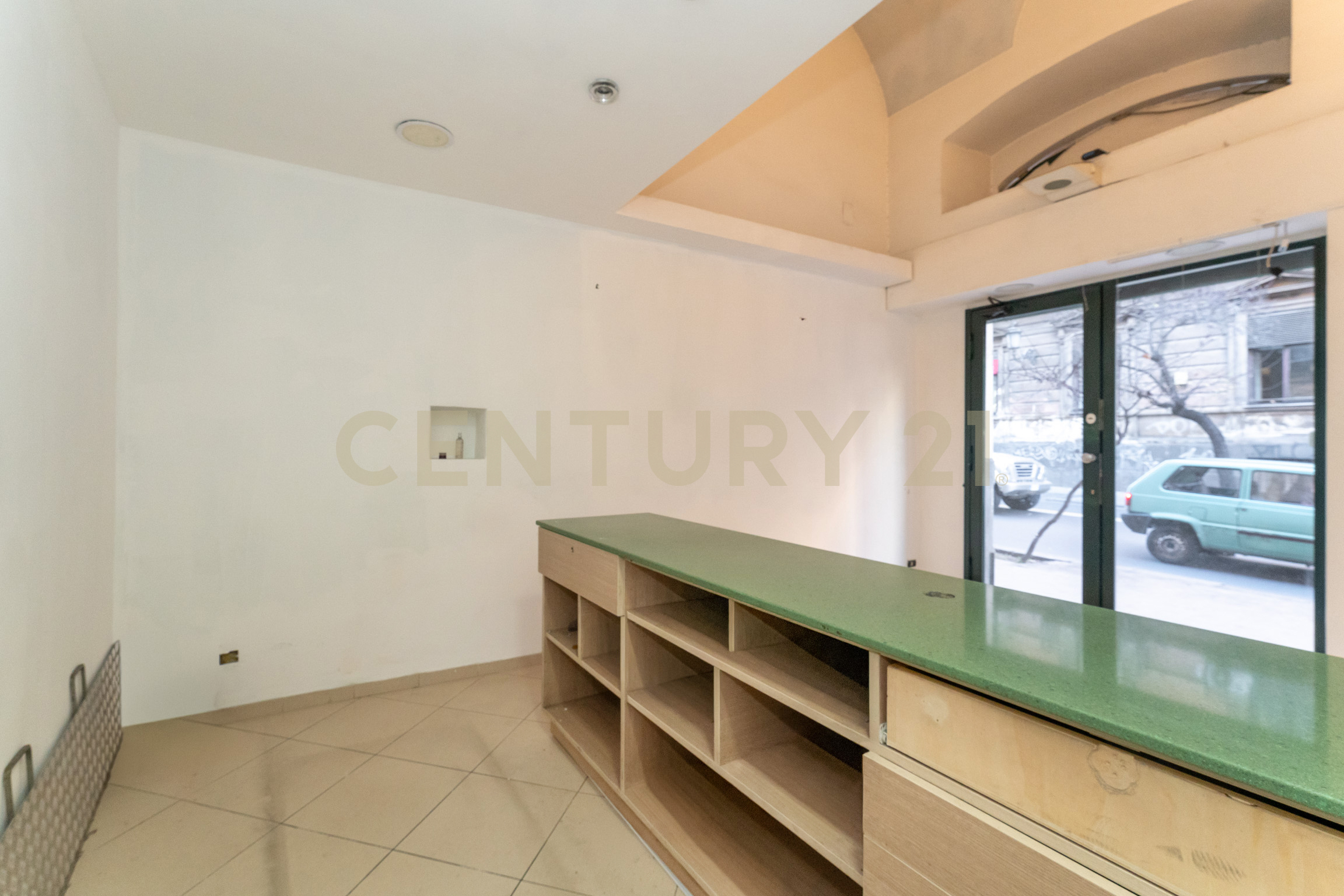 Locale commerciale in affitto in viale regina margherita 19, Catania