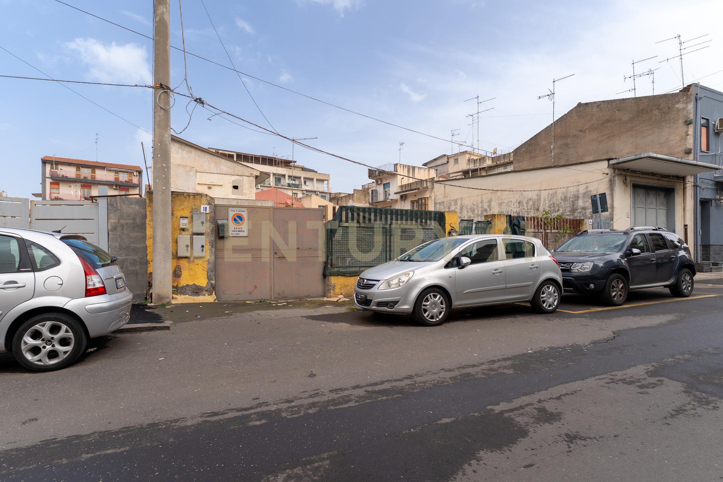 Casa indipendente con giardino in via velletri 16, Catania