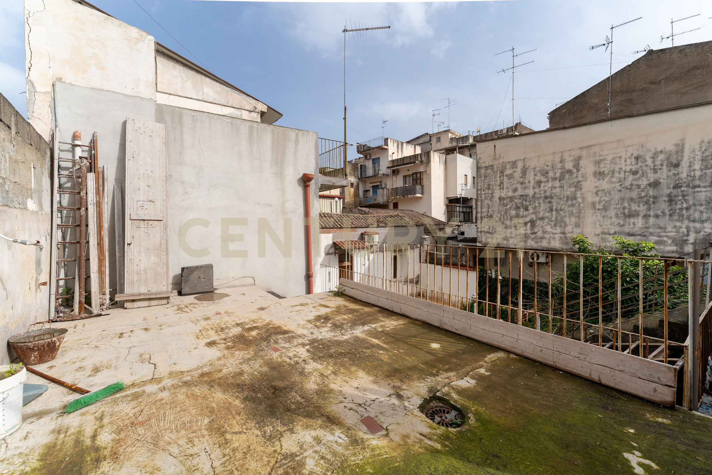 Casa indipendente con giardino in via velletri 16, Catania