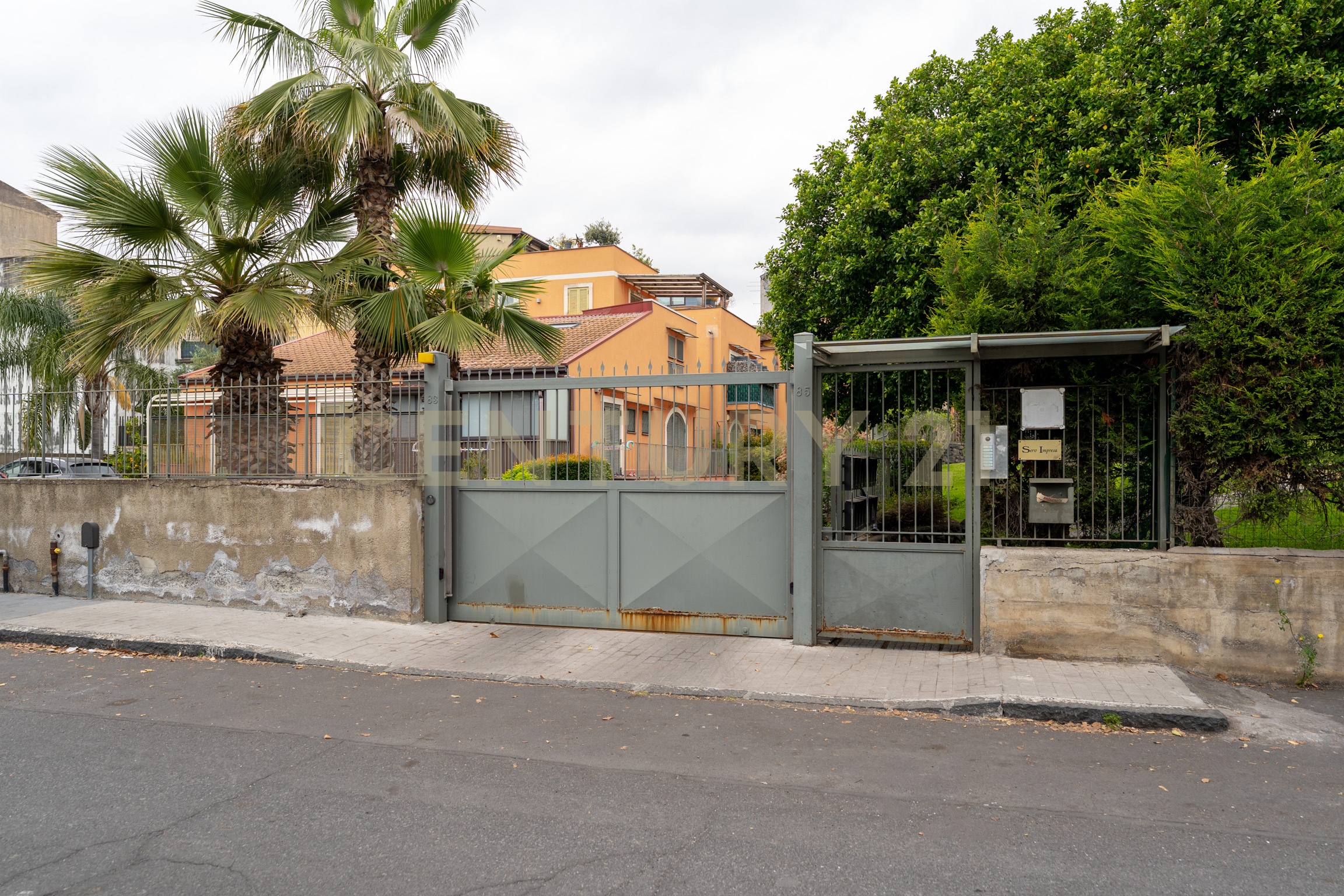 Attico con giardino in via maria gianni 85, Catania