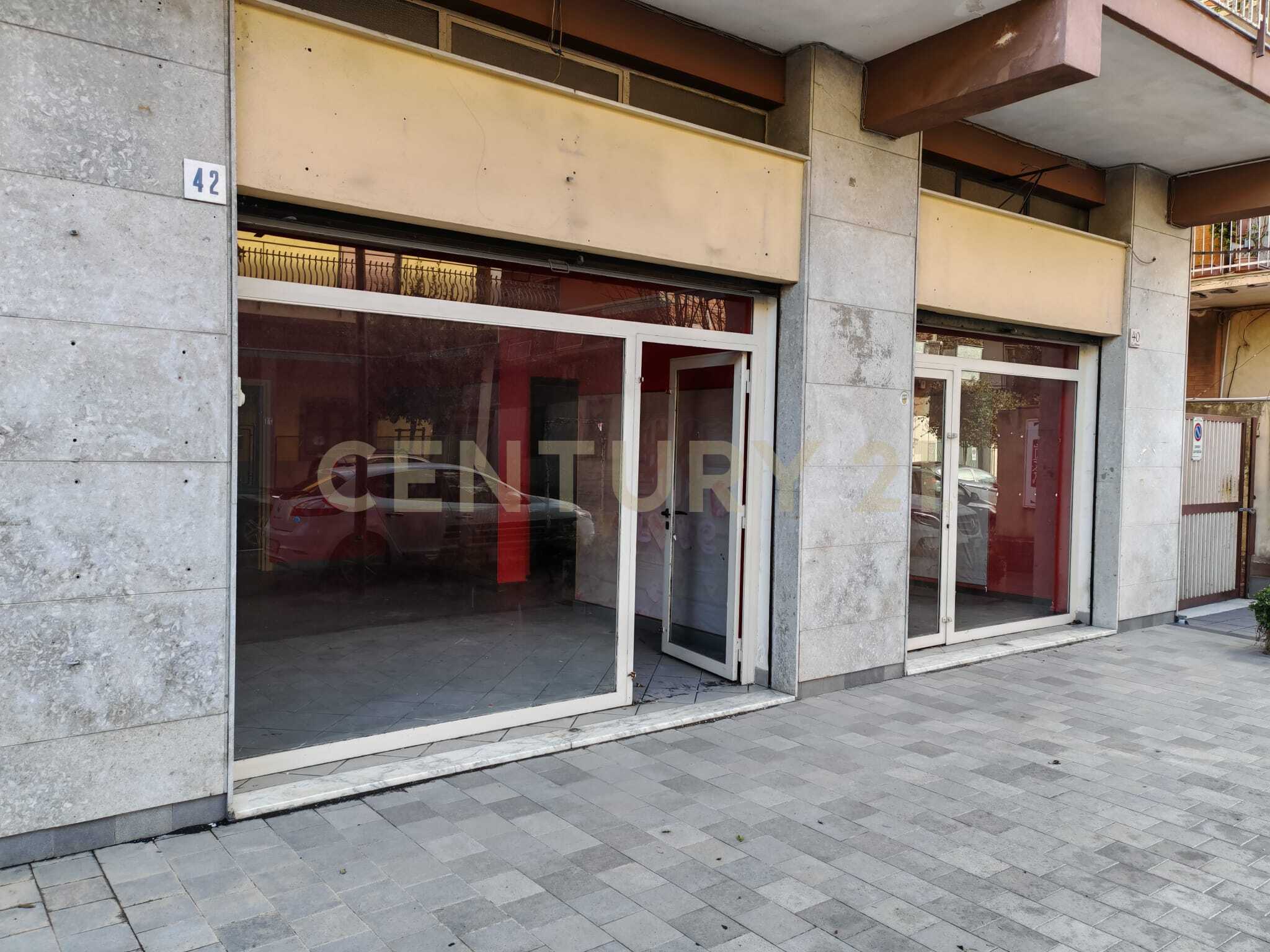 Locale commerciale ristrutturata in via guglielmo marconi 40, Gravina di Catania