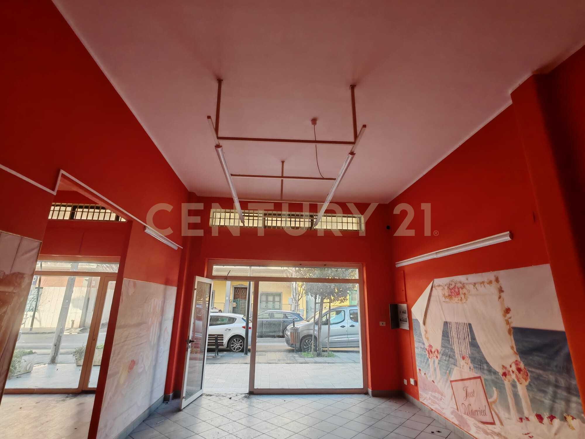 Locale commerciale ristrutturata in via guglielmo marconi 40, Gravina di Catania