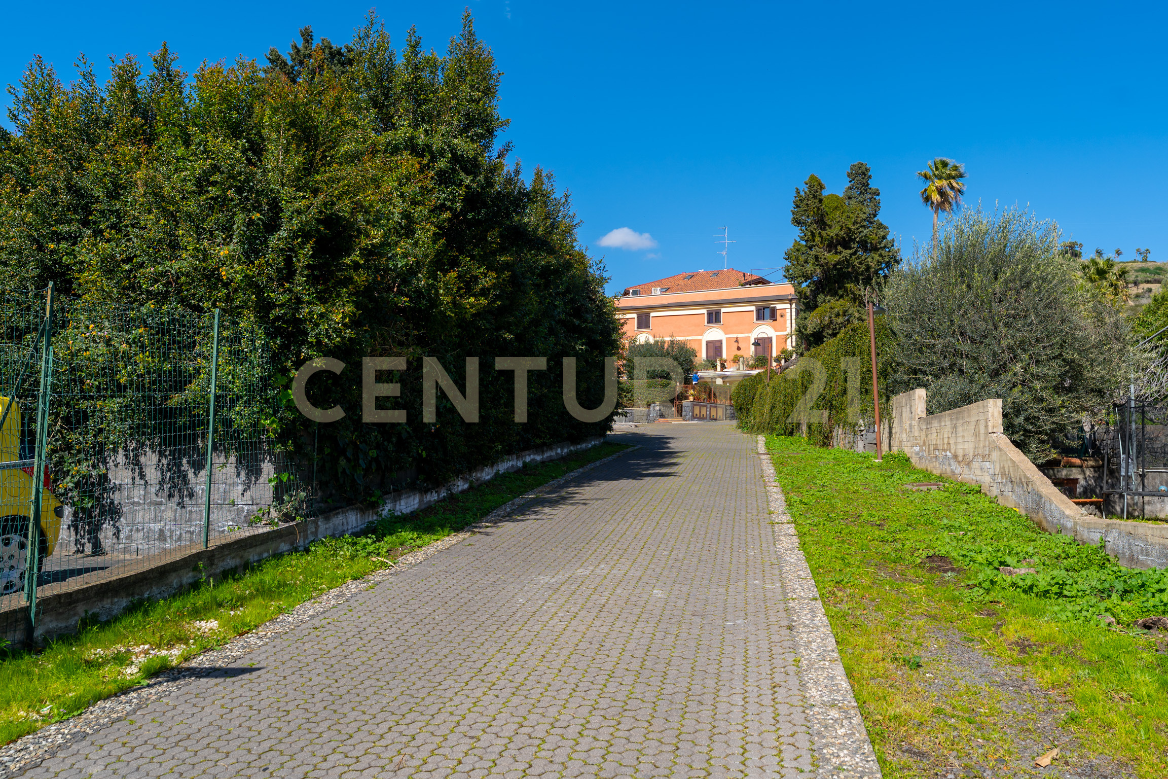 Appartamento con giardino in via stazione 12, Aci Castello