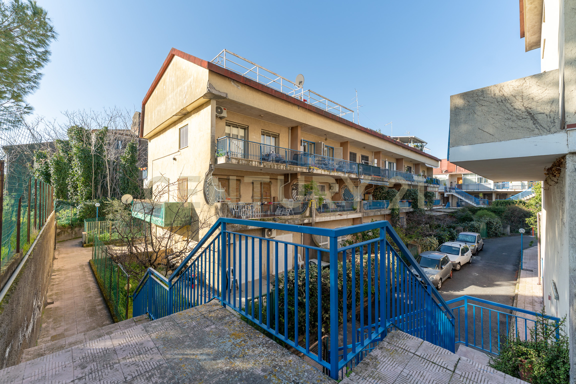 Casa indipendente con box in via g. leopardi 1, Sant'Agata Li Battiati