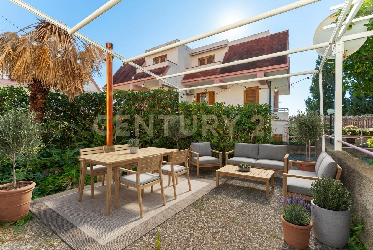 Bilocale con giardino in via nazionale 74 bis, Letojanni