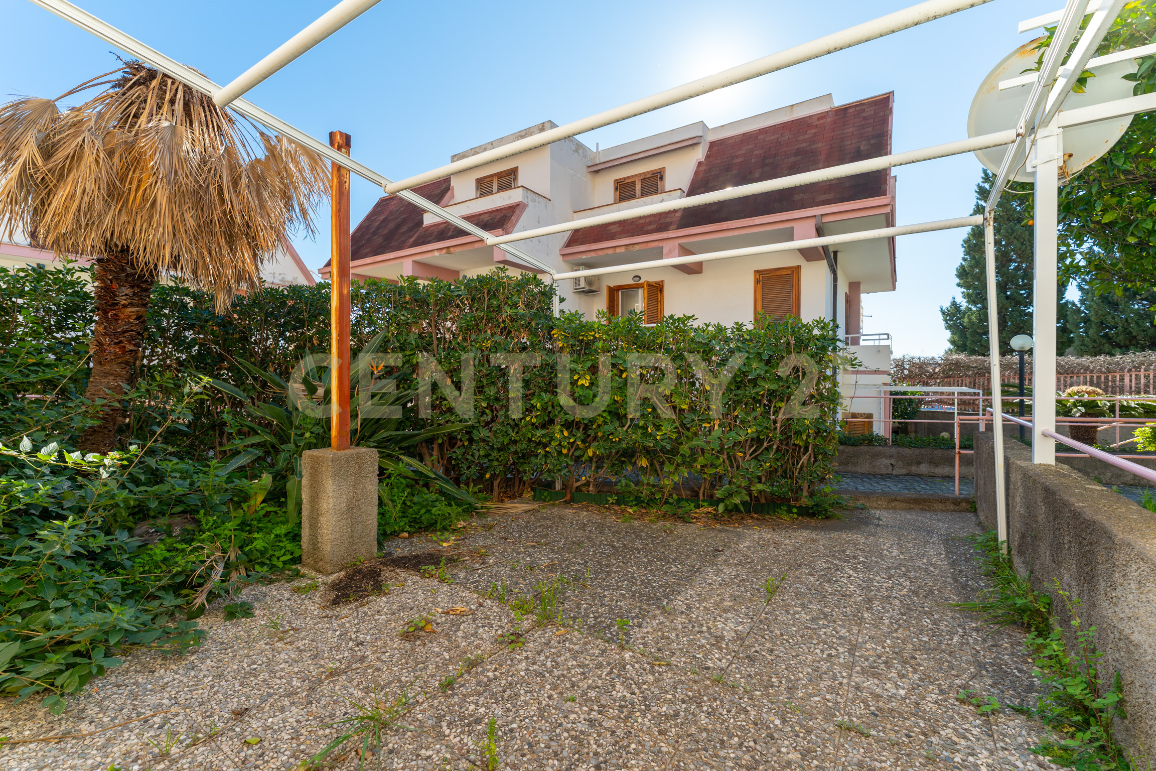 Bilocale con giardino in via nazionale 74 bis, Letojanni