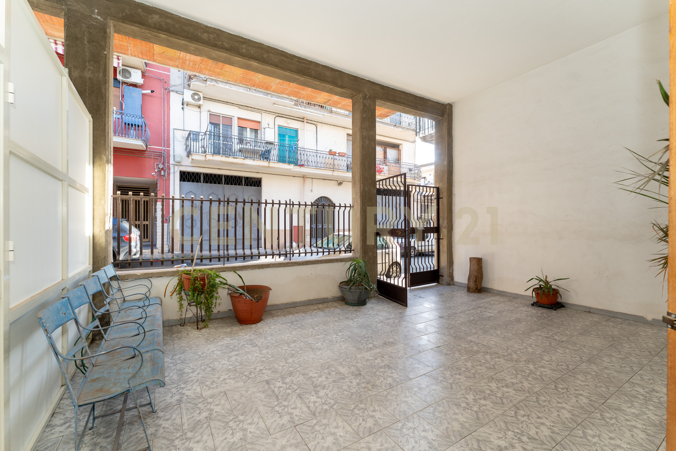 Quadrilocale con terrazzo in via p. gobetti 8, Adrano