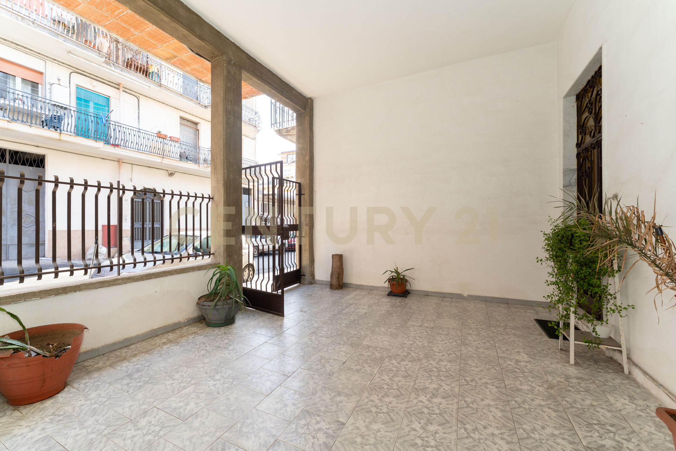 Quadrilocale con terrazzo in via p. gobetti 8, Adrano