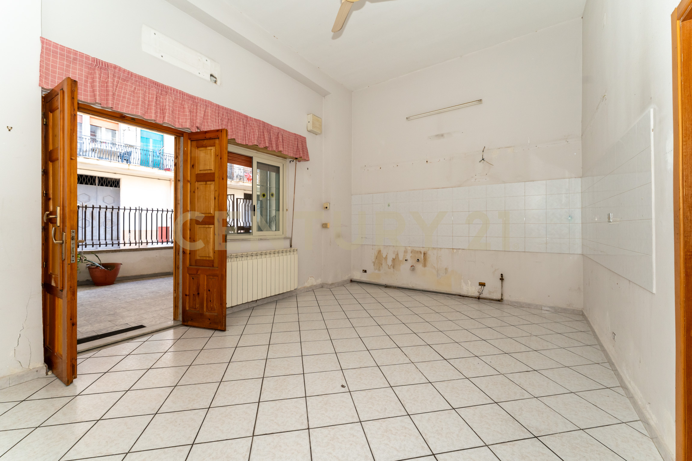 Quadrilocale con terrazzo in via p. gobetti 8, Adrano