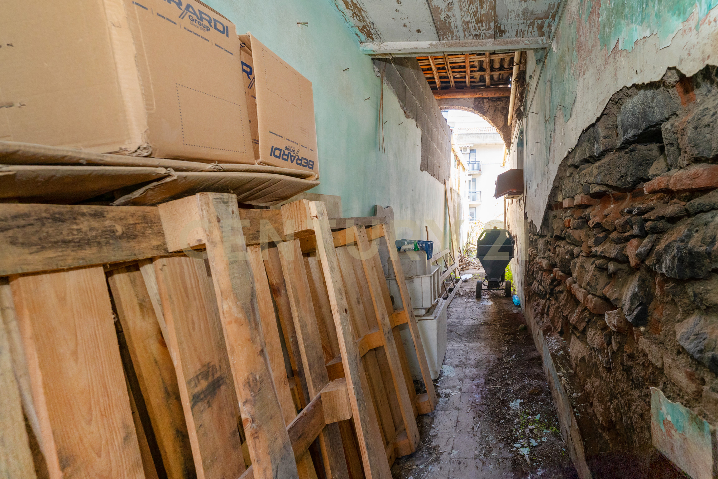 Casa indipendente con giardino in via galileo ferraris 9, Catania