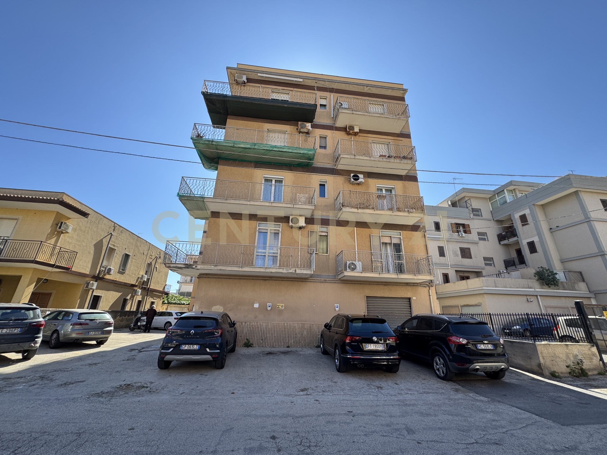 Posto auto coperto da ristrutturare in via carlentini 4, Siracusa