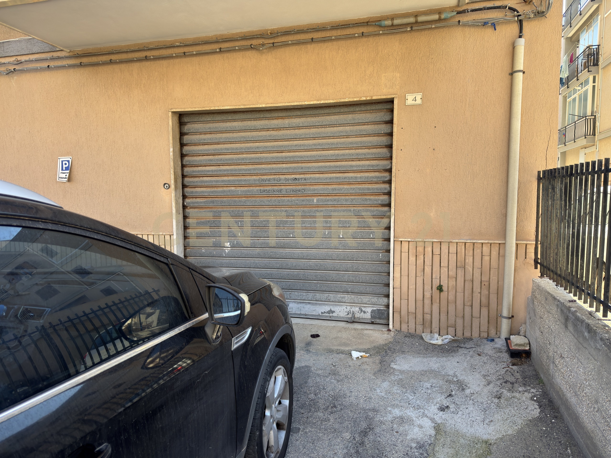 Posto auto coperto da ristrutturare in via carlentini 4, Siracusa