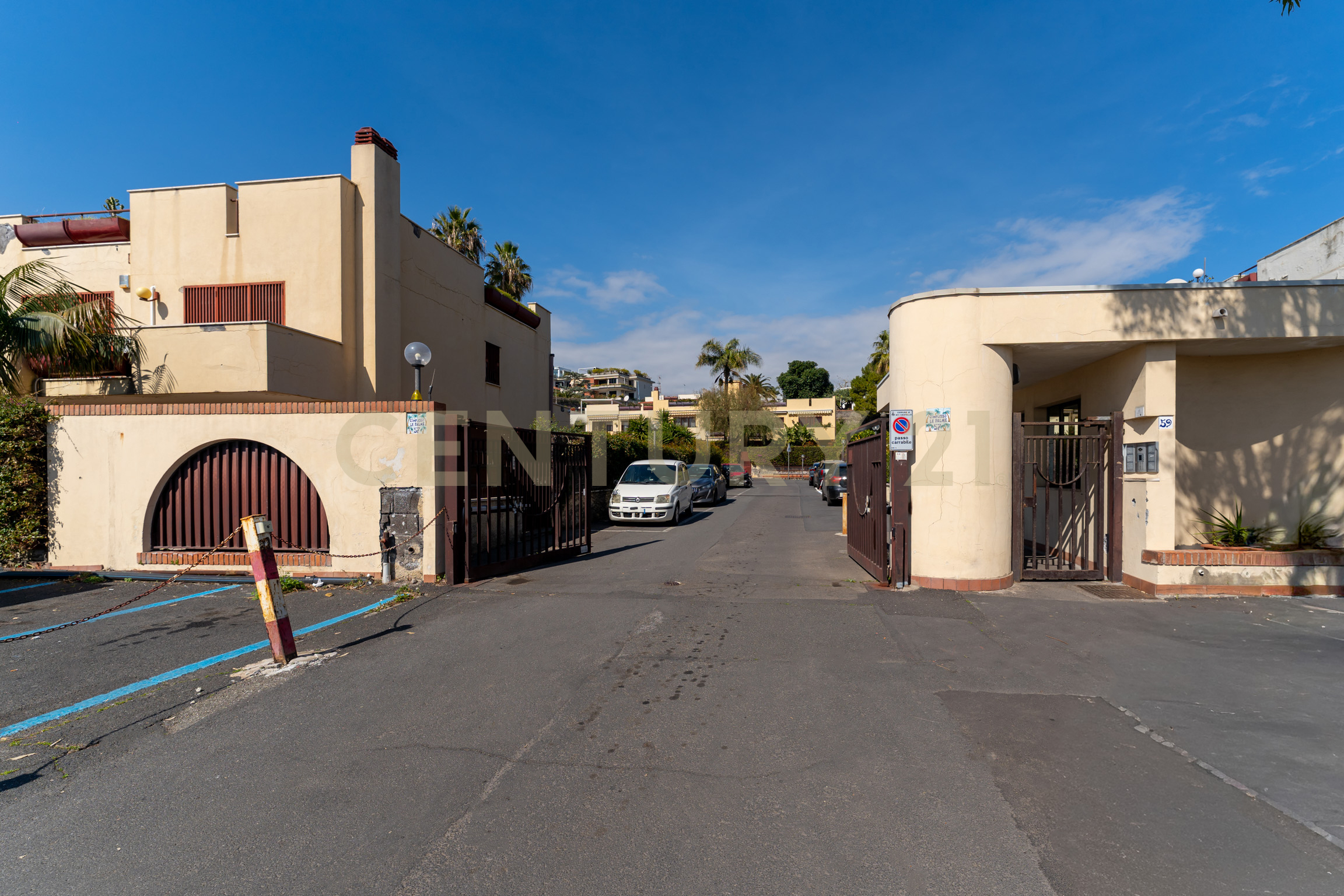 Villa con giardino in via antonello da messina 57, Aci Castello