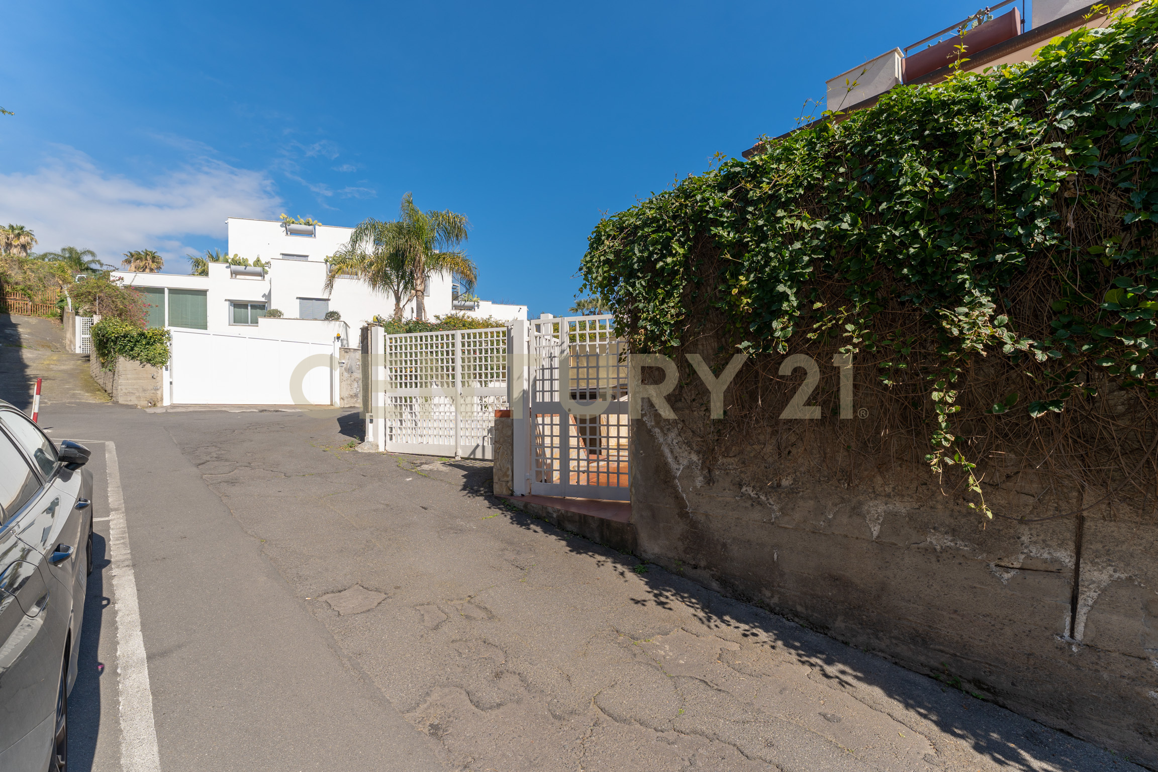 Villa con giardino in via antonello da messina 57, Aci Castello