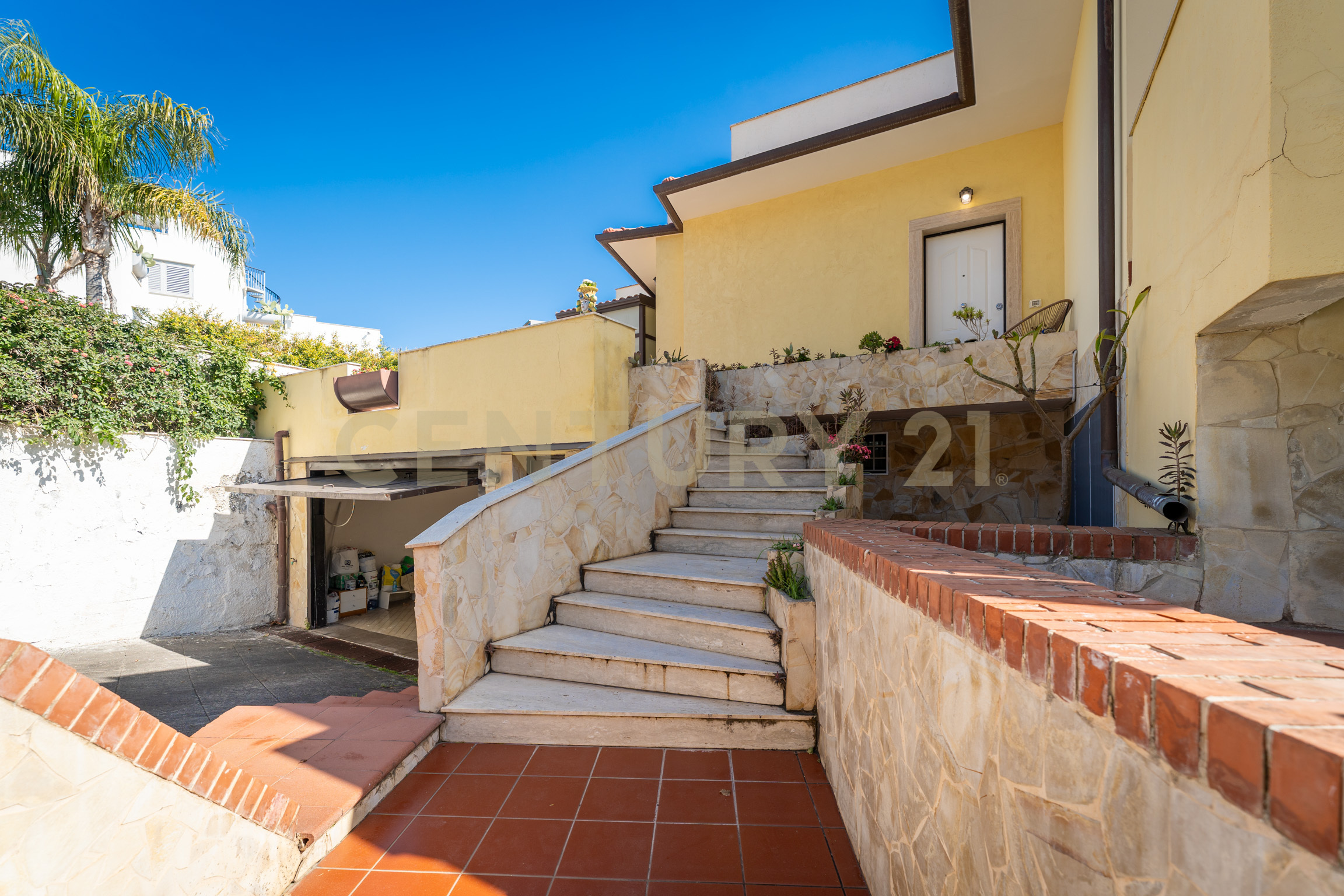 Villa con giardino in via antonello da messina 57, Aci Castello