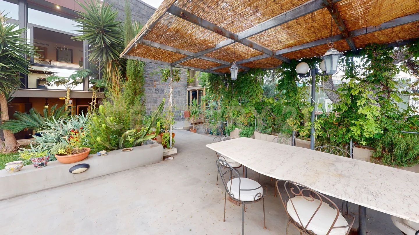 Villa con giardino in via garitta 62, Acireale