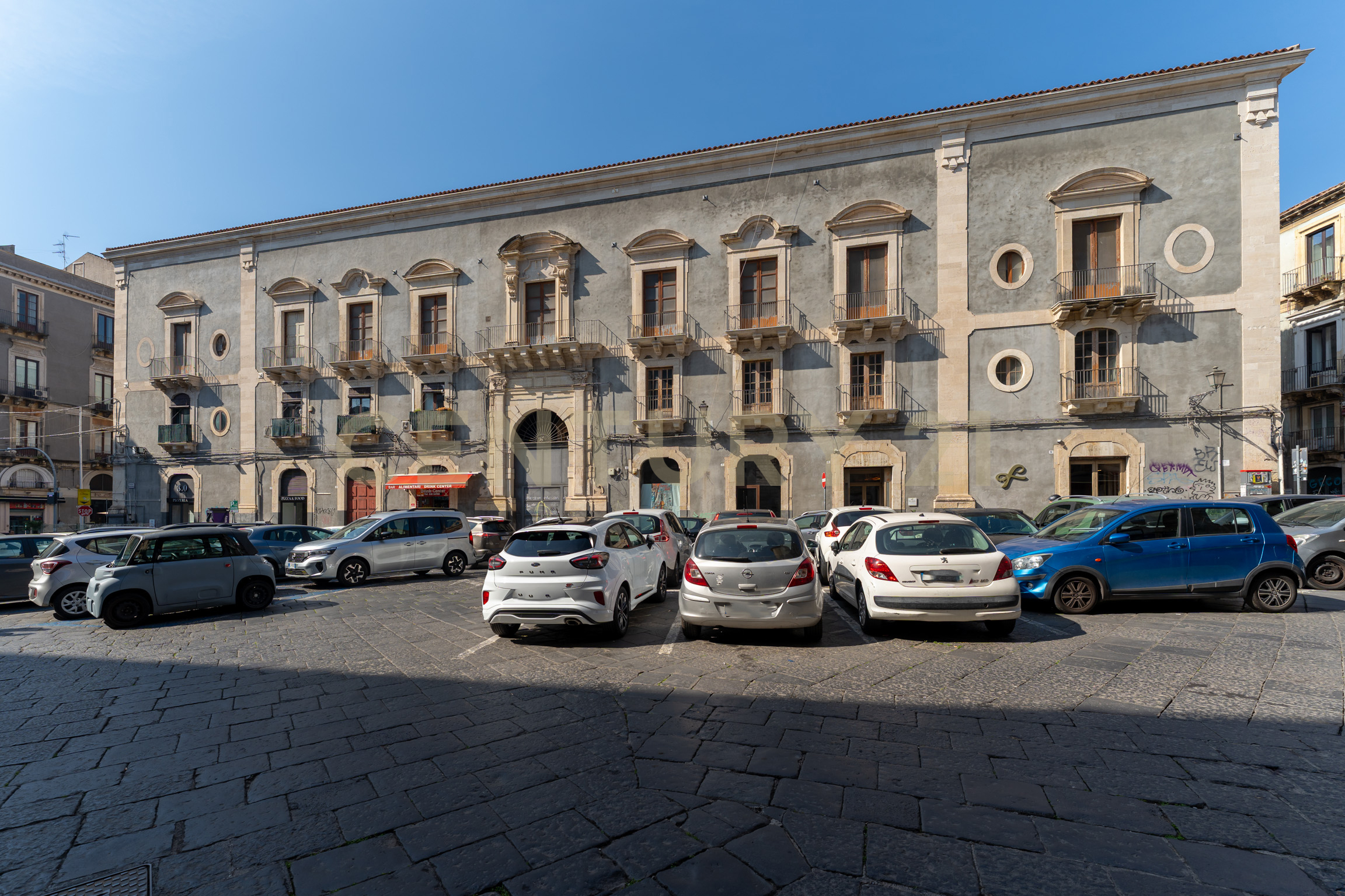 Locale commerciale da ristrutturare in piazza manganelli 15, Catania