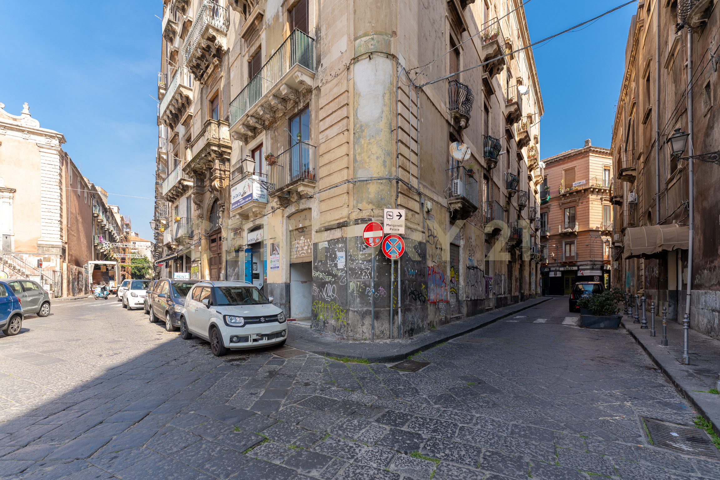 Locale commerciale da ristrutturare in piazza manganelli 15, Catania