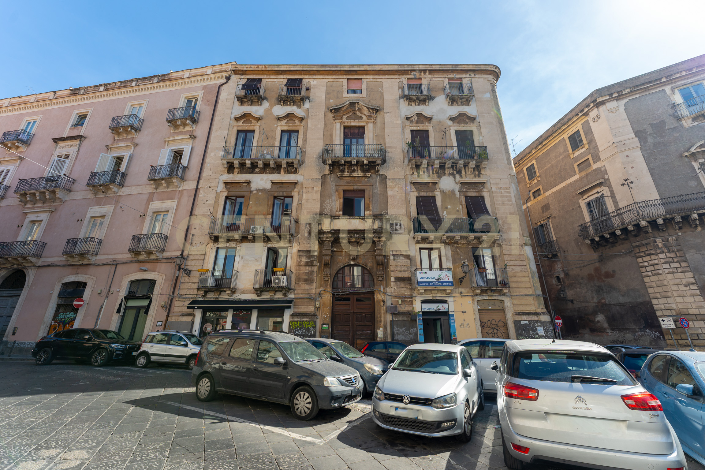 Locale commerciale da ristrutturare in piazza manganelli 15, Catania