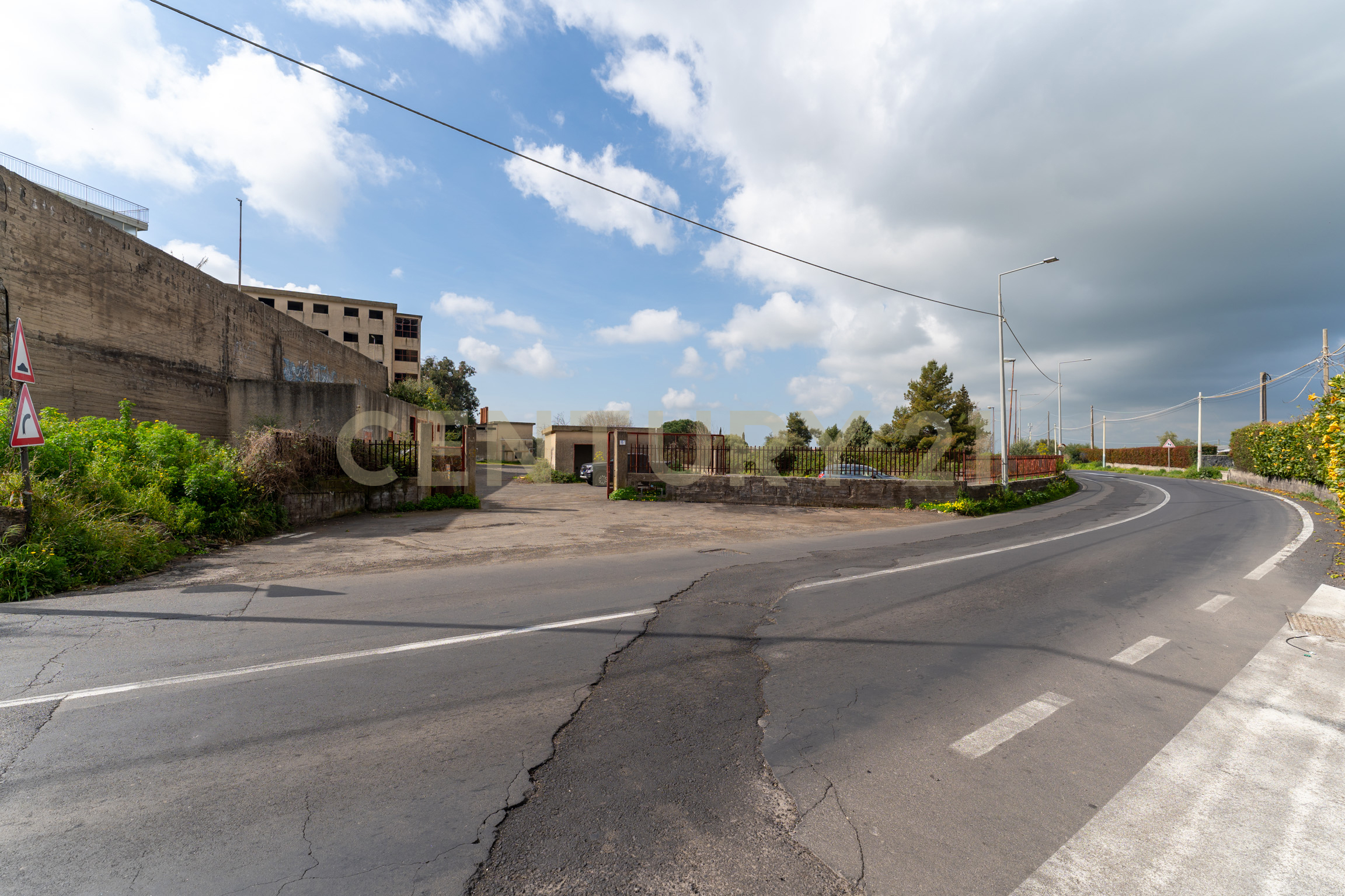 Stabile/Palazzo da ristrutturare in sp13 53, Motta Sant'Anastasia