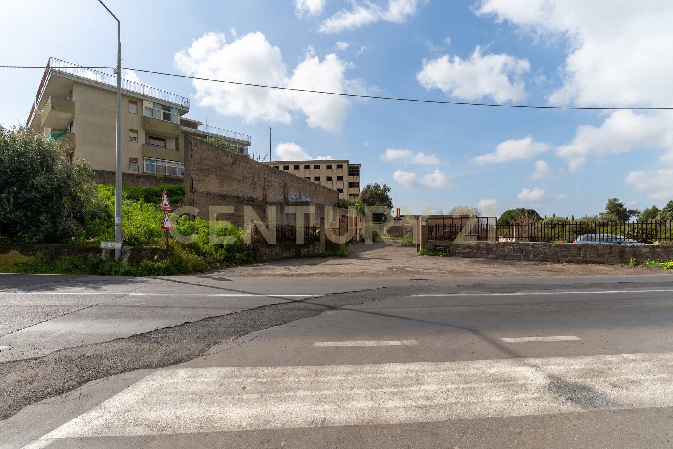 Stabile/Palazzo da ristrutturare in sp13 53, Motta Sant'Anastasia