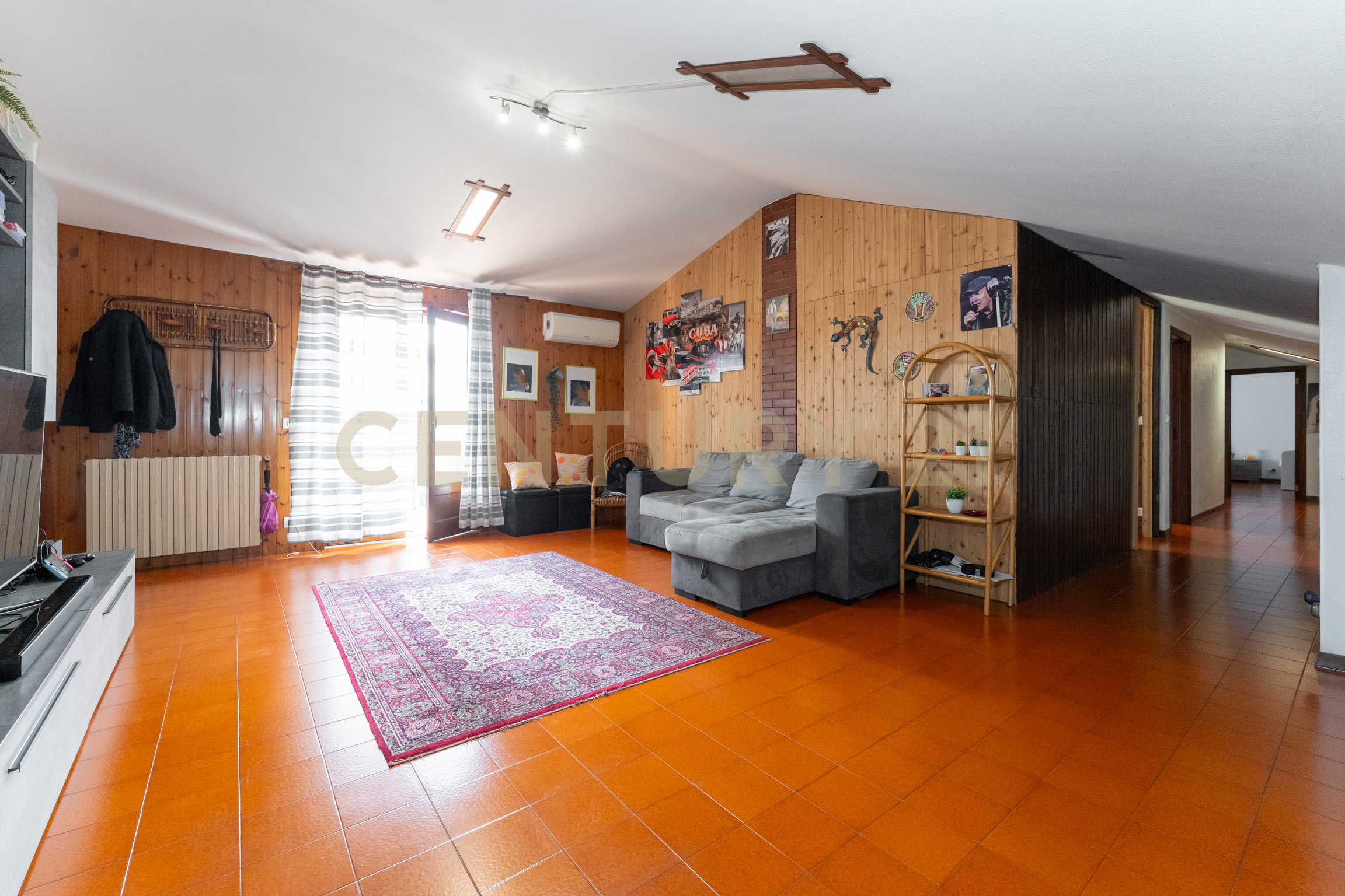 Attico con terrazzo in via maugeri 76, Valverde