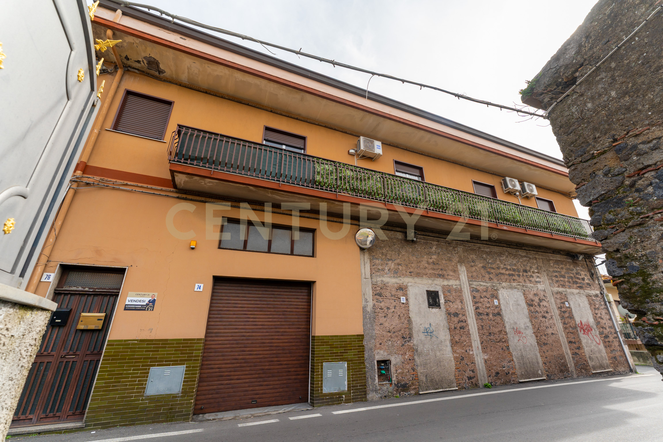 Attico con terrazzo in via maugeri 76, Valverde