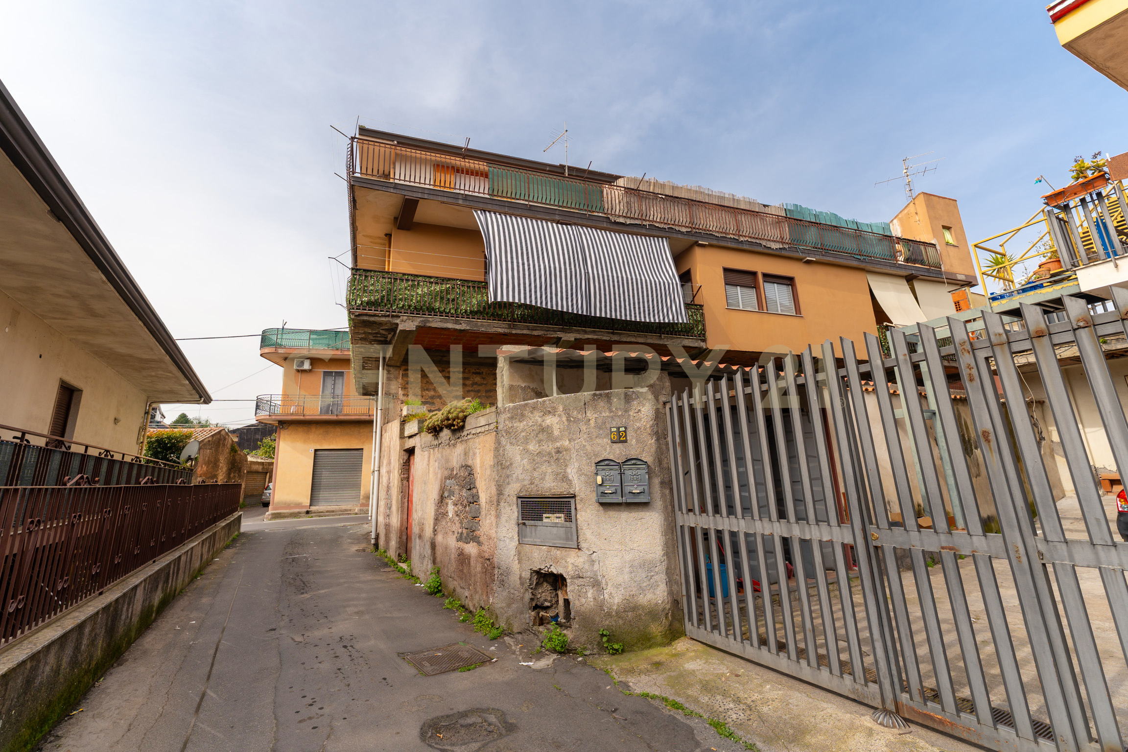 Attico con terrazzo in via maugeri 76, Valverde