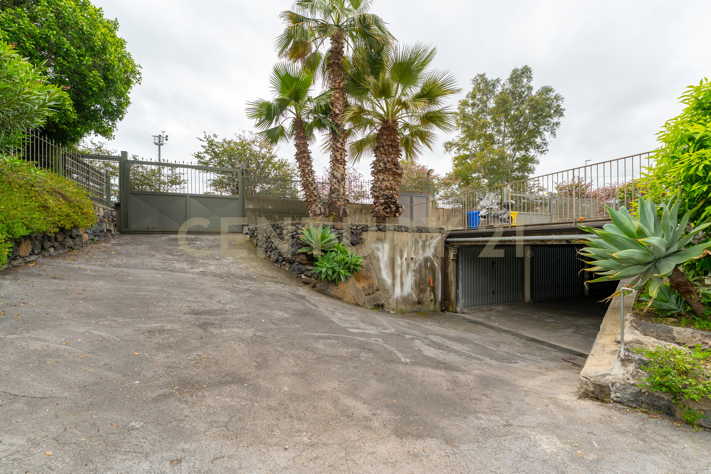 Villetta a schiera con giardino in via maria gianni 81, Catania