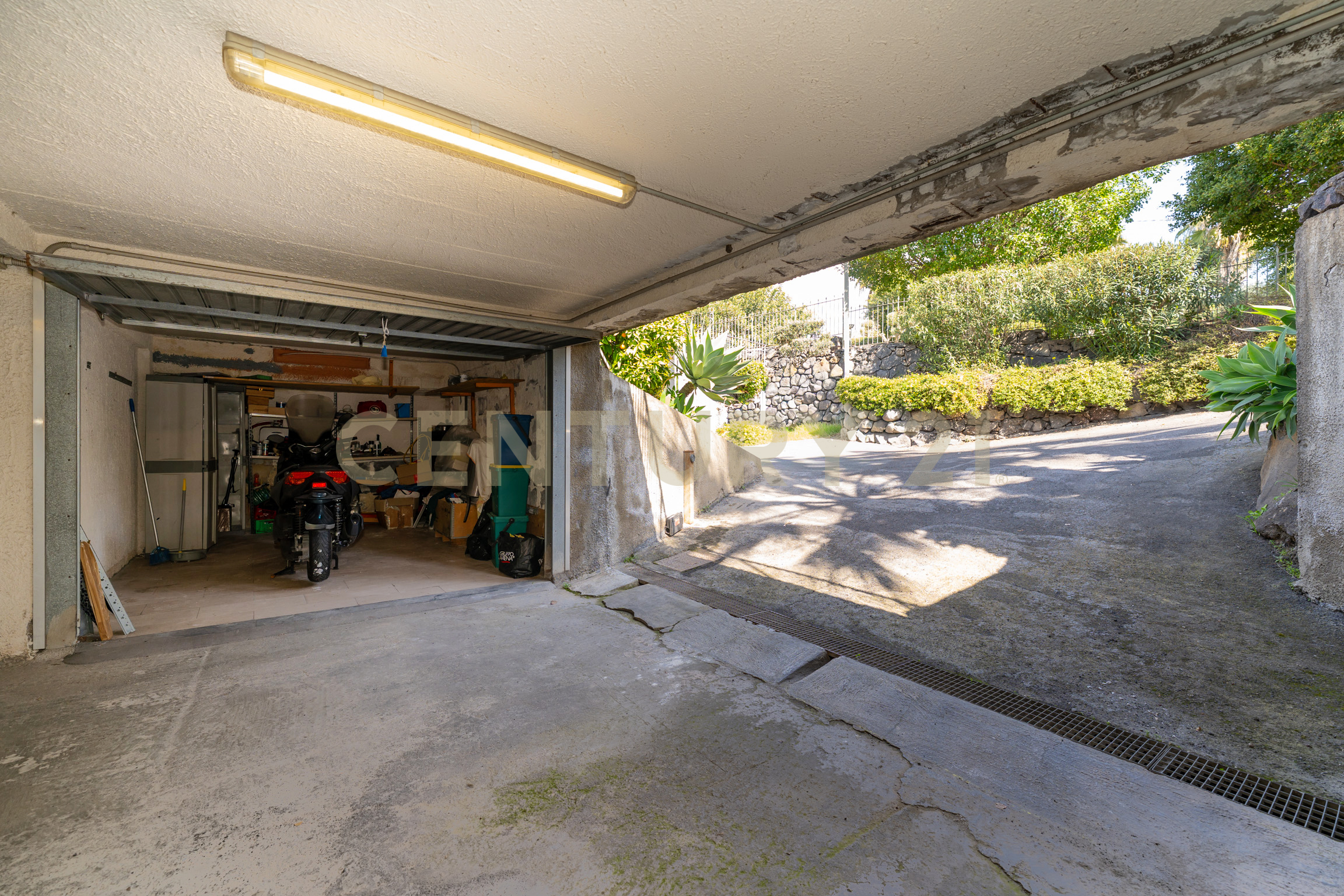 Villetta a schiera con giardino in via maria gianni 81, Catania