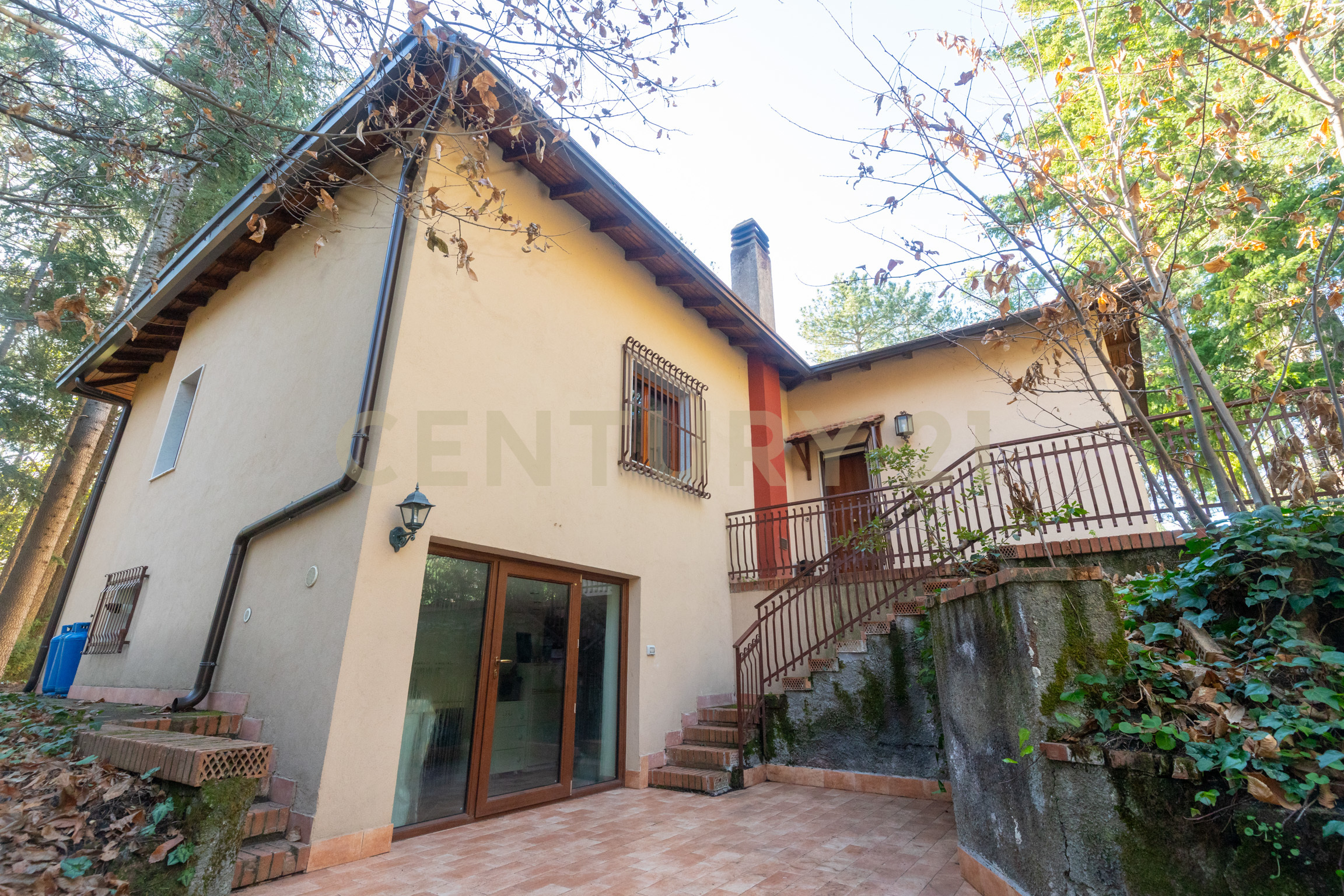 Villa con giardino in via della regione 70, Pedara