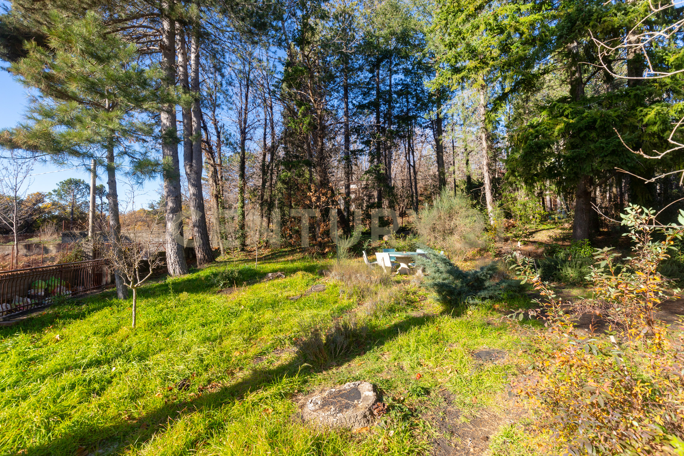 Villa con giardino in via della regione 70, Pedara