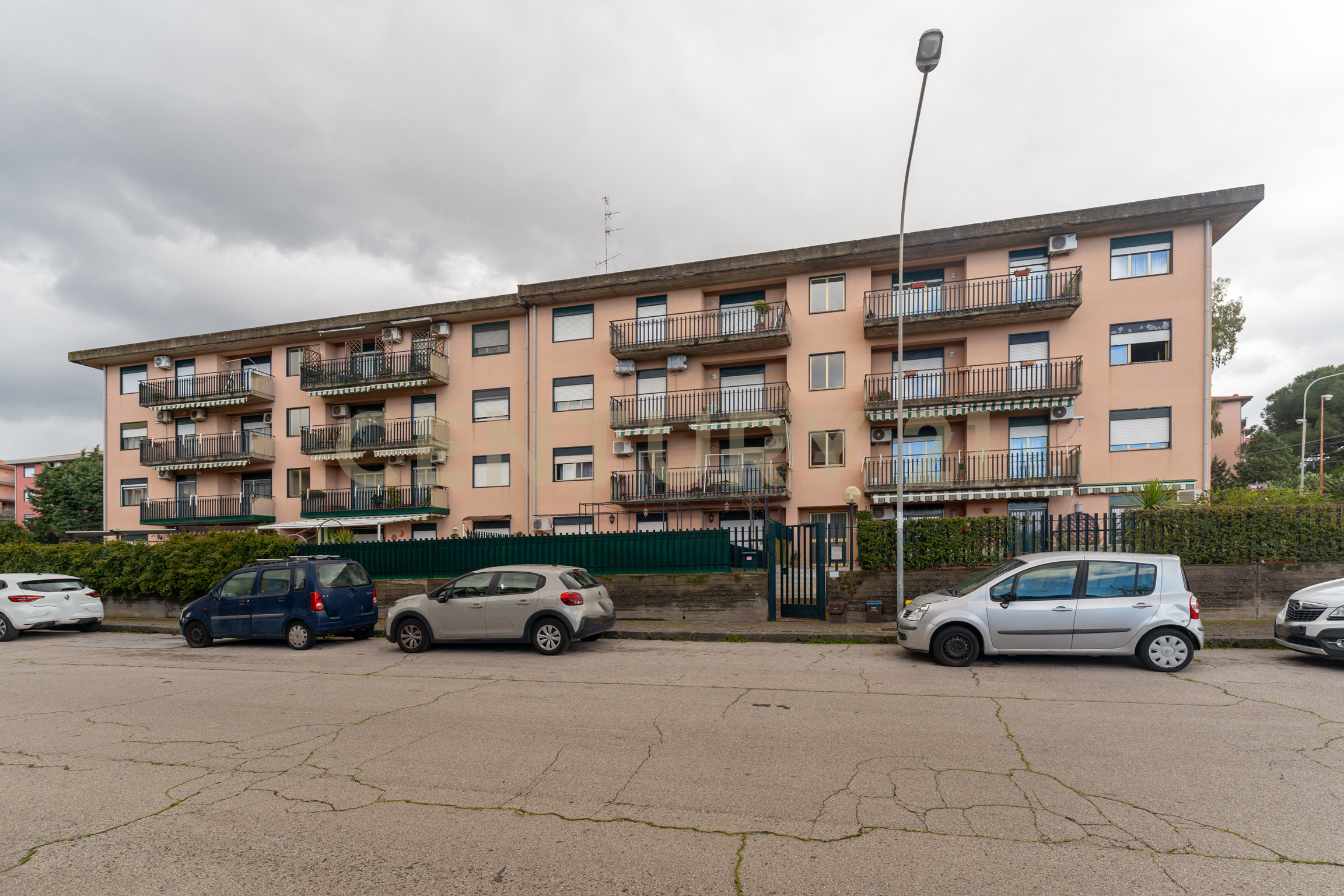 Quadrilocale con box doppio in via giolitti giovanni snc, Gravina di Catania