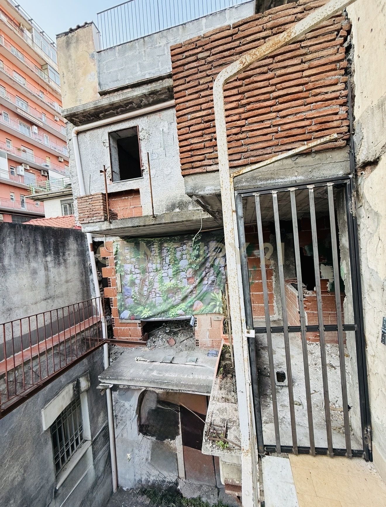 Casa indipendente da ristrutturare in via malta 112, Catania