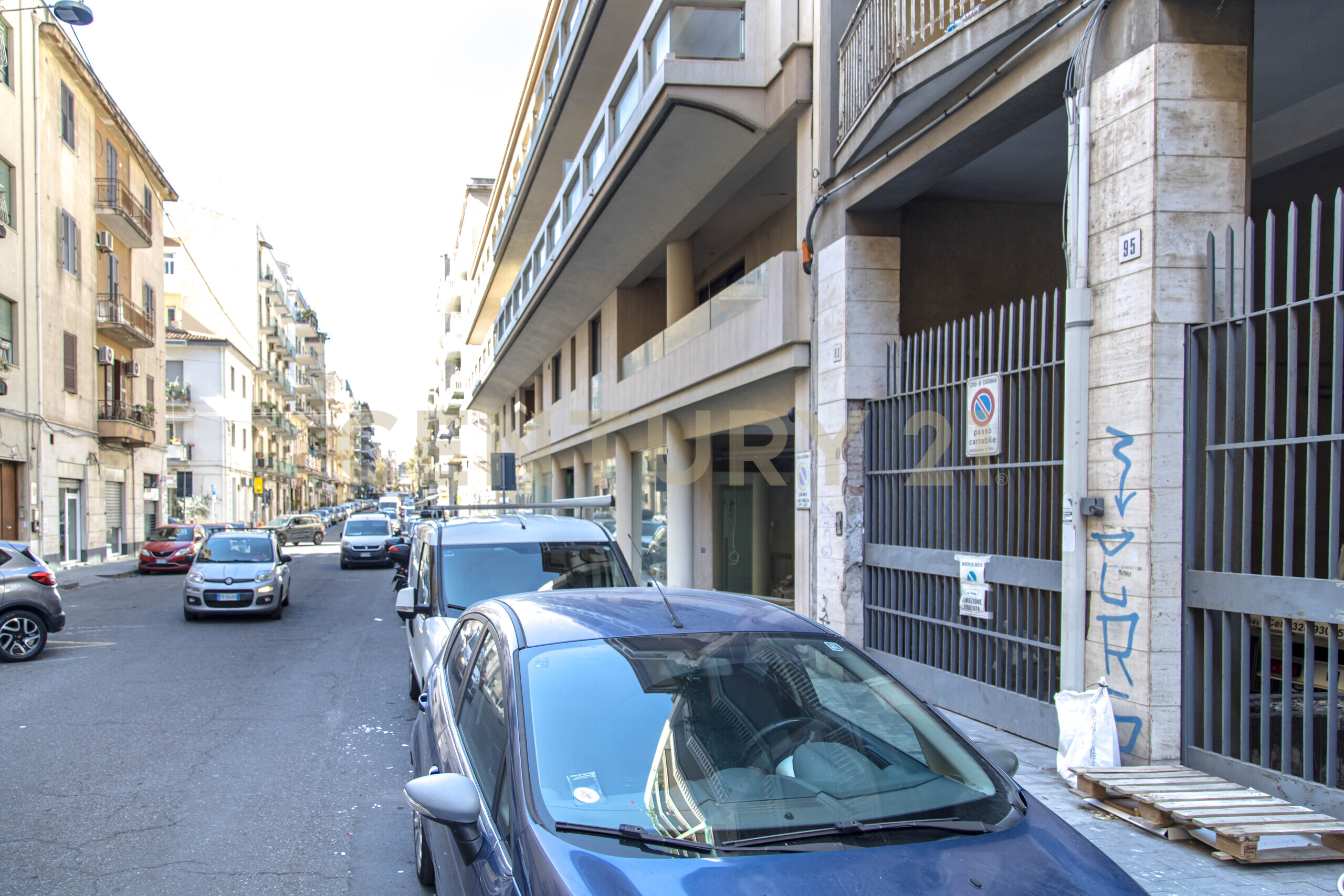 Posto auto scoperto ristrutturato in via milano 93, Catania